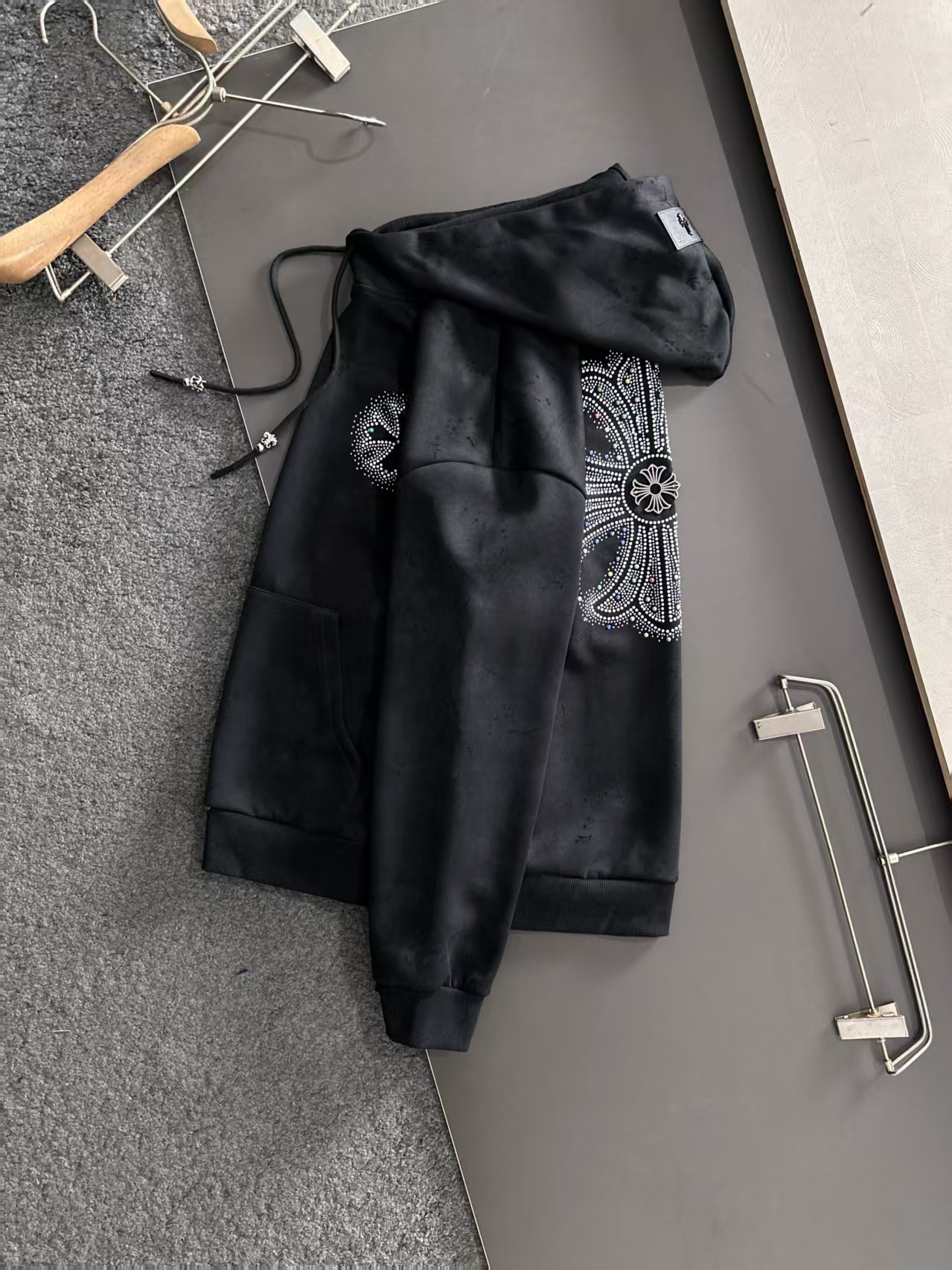 CH 25秋冬潮牌连帽卫衣，精致工艺专柜面料，顶级元素融合打造，3标齐全，潮男时尚，无论是上身舒适度还是