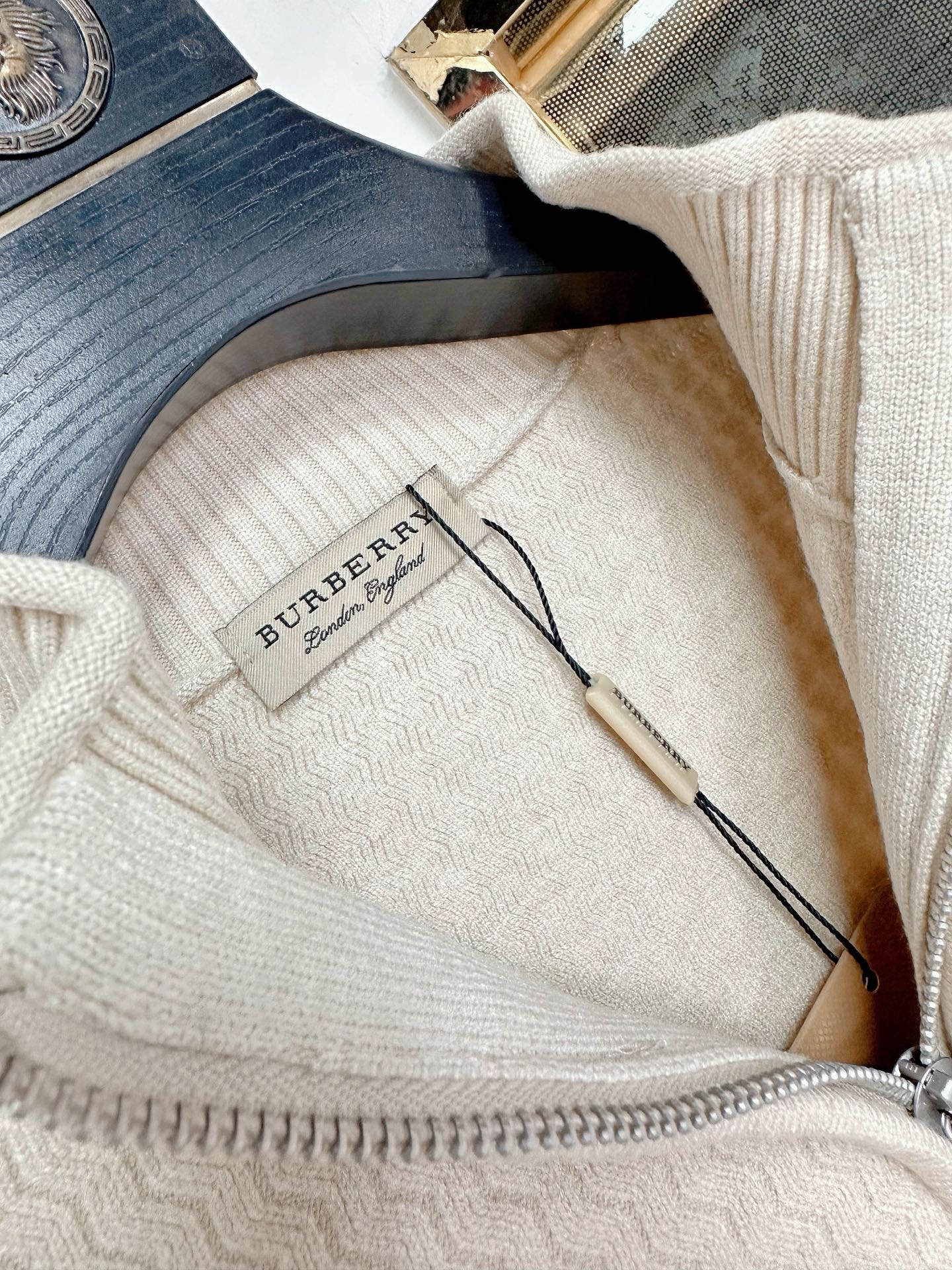 BBR 2025SS秋冬新款半开衫开衫毛衣，专柜同步发售，采用羊毛混纺针织衫毛衣，经典格子飞马刺绣log