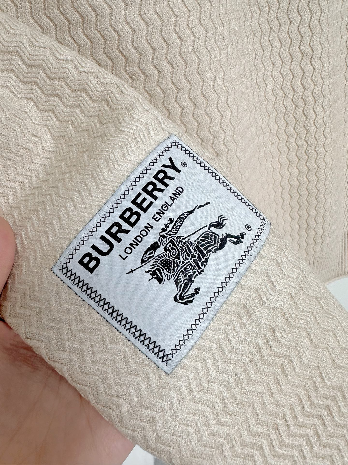 BBR 2025SS秋冬新款半开衫开衫毛衣，专柜同步发售，采用羊毛混纺针织衫毛衣，经典格子飞马刺绣log