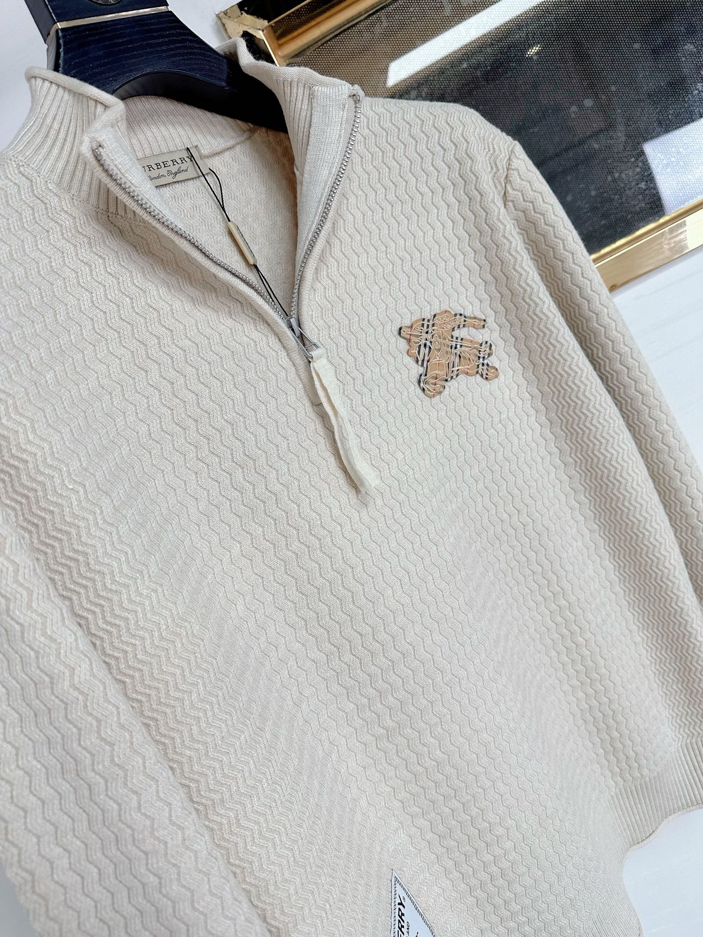 BBR 2025SS秋冬新款半开衫开衫毛衣，专柜同步发售，采用羊毛混纺针织衫毛衣，经典格子飞马刺绣log