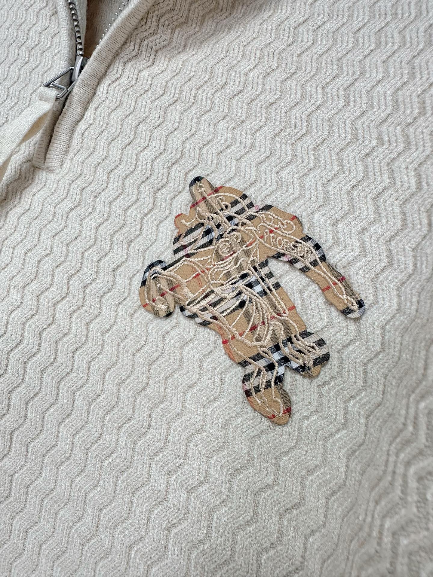 BBR 2025SS秋冬新款半开衫开衫毛衣，专柜同步发售，采用羊毛混纺针织衫毛衣，经典格子飞马刺绣log