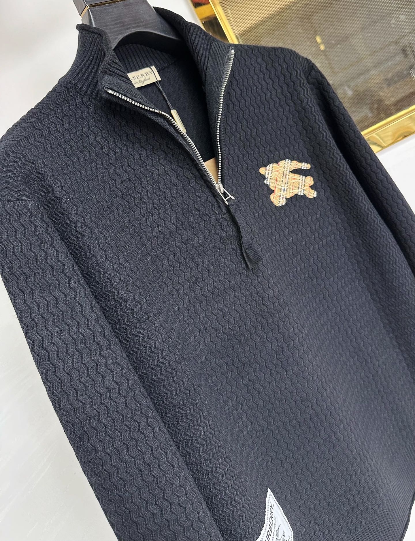 BBR 2025SS秋冬新款半开衫开衫毛衣，专柜同步发售，采用羊毛混纺针织衫毛衣，经典格子飞马刺绣log