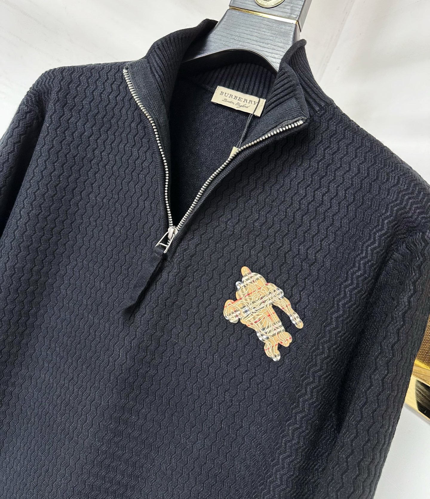 BBR 2025SS秋冬新款半开衫开衫毛衣，专柜同步发售，采用羊毛混纺针织衫毛衣，经典格子飞马刺绣log