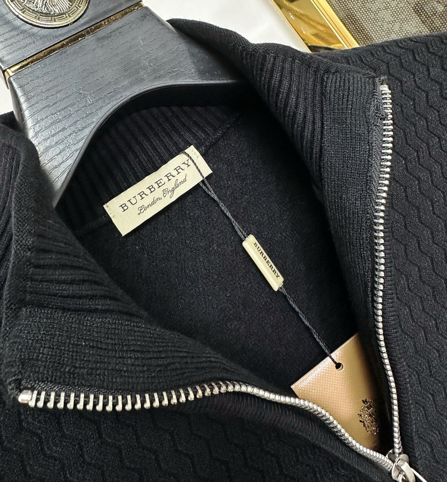 BBR 2025SS秋冬新款半开衫开衫毛衣，专柜同步发售，采用羊毛混纺针织衫毛衣，经典格子飞马刺绣log