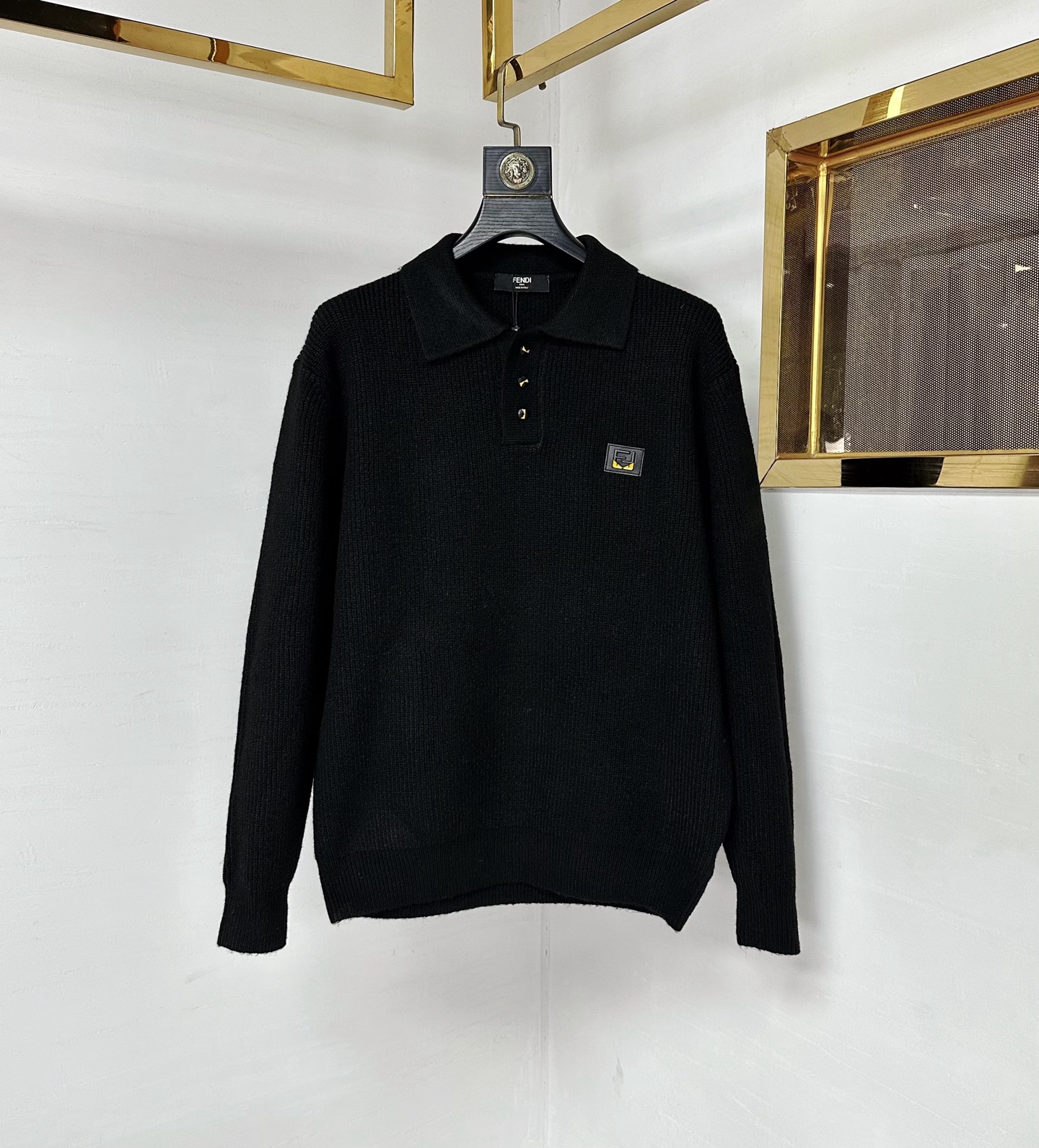 FD 2025SS秋冬新款半开衫翻领毛衣，专柜同步发售，采用羊毛混纺针织衫毛衣，经典黄色眼睛小怪兽五金l