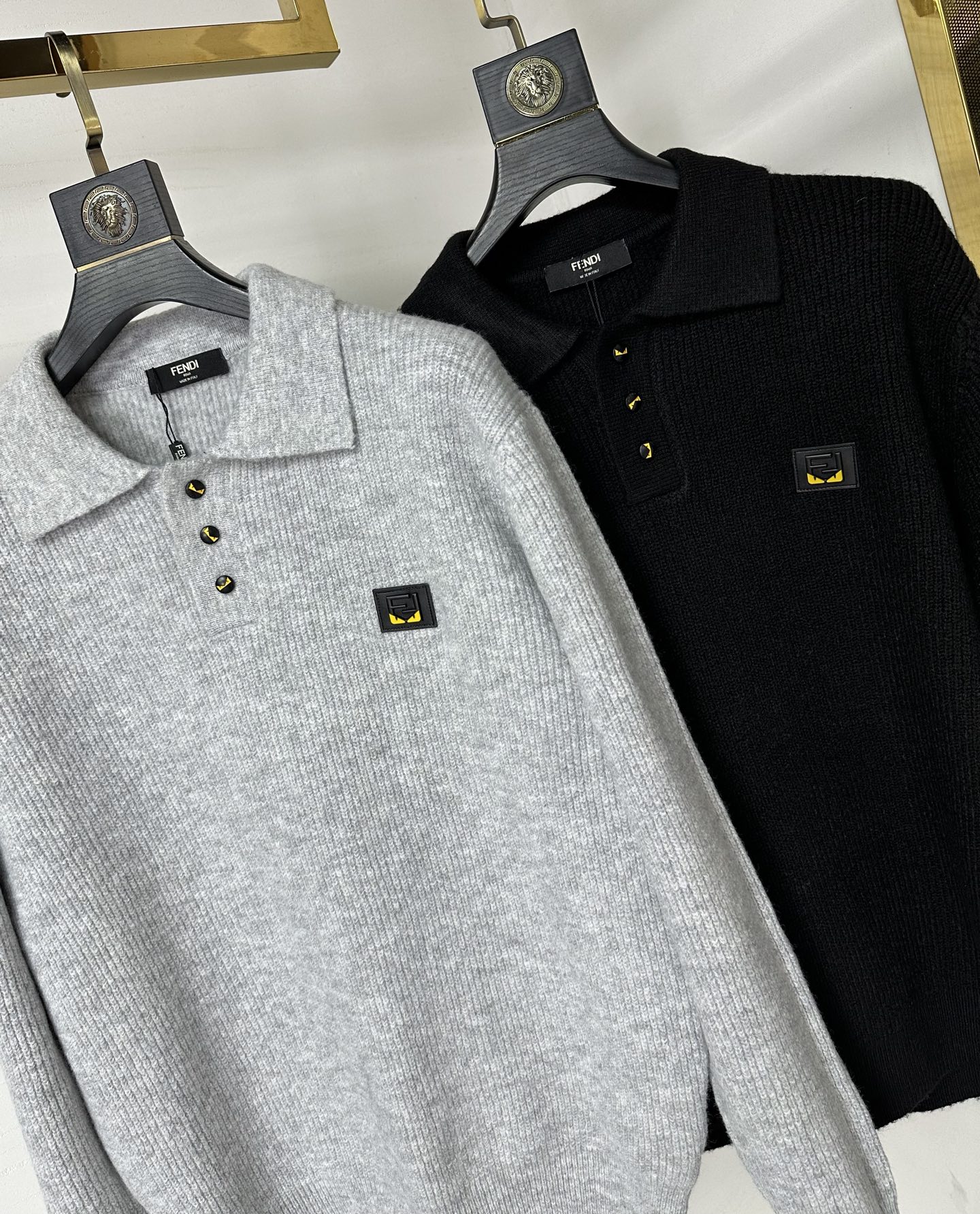 FD 2025SS秋冬新款半开衫翻领毛衣，专柜同步发售，采用羊毛混纺针织衫毛衣，经典黄色眼睛小怪兽五金l