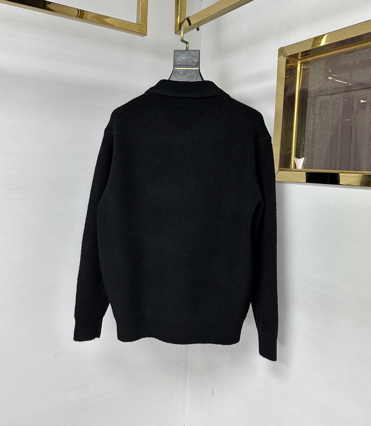 FD 2025SS秋冬新款半开衫翻领毛衣，专柜同步发售，采用羊毛混纺针织衫毛衣，经典黄色眼睛小怪兽五金l