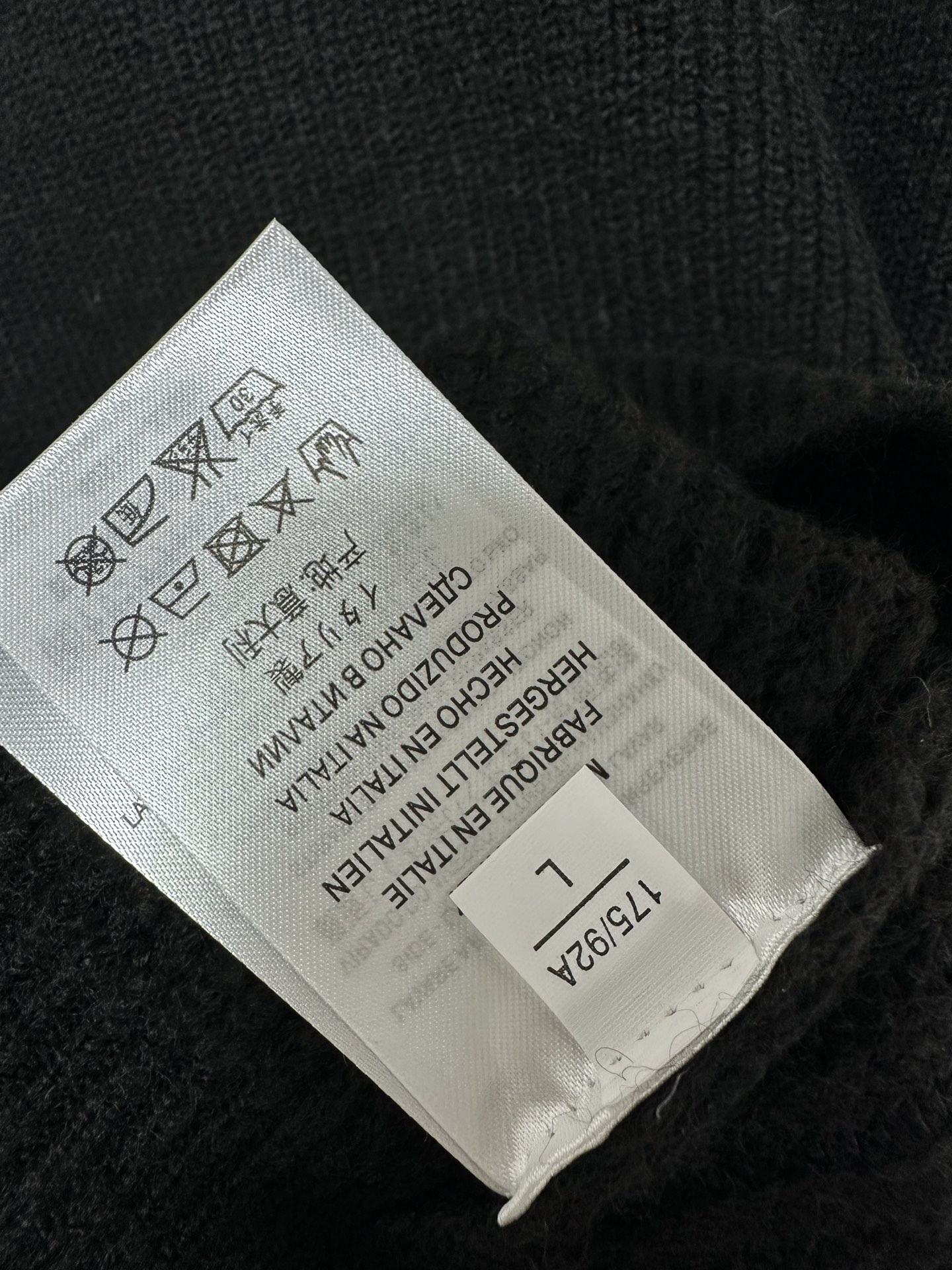 FD 2025SS秋冬新款半开衫翻领毛衣，专柜同步发售，采用羊毛混纺针织衫毛衣，经典黄色眼睛小怪兽五金l