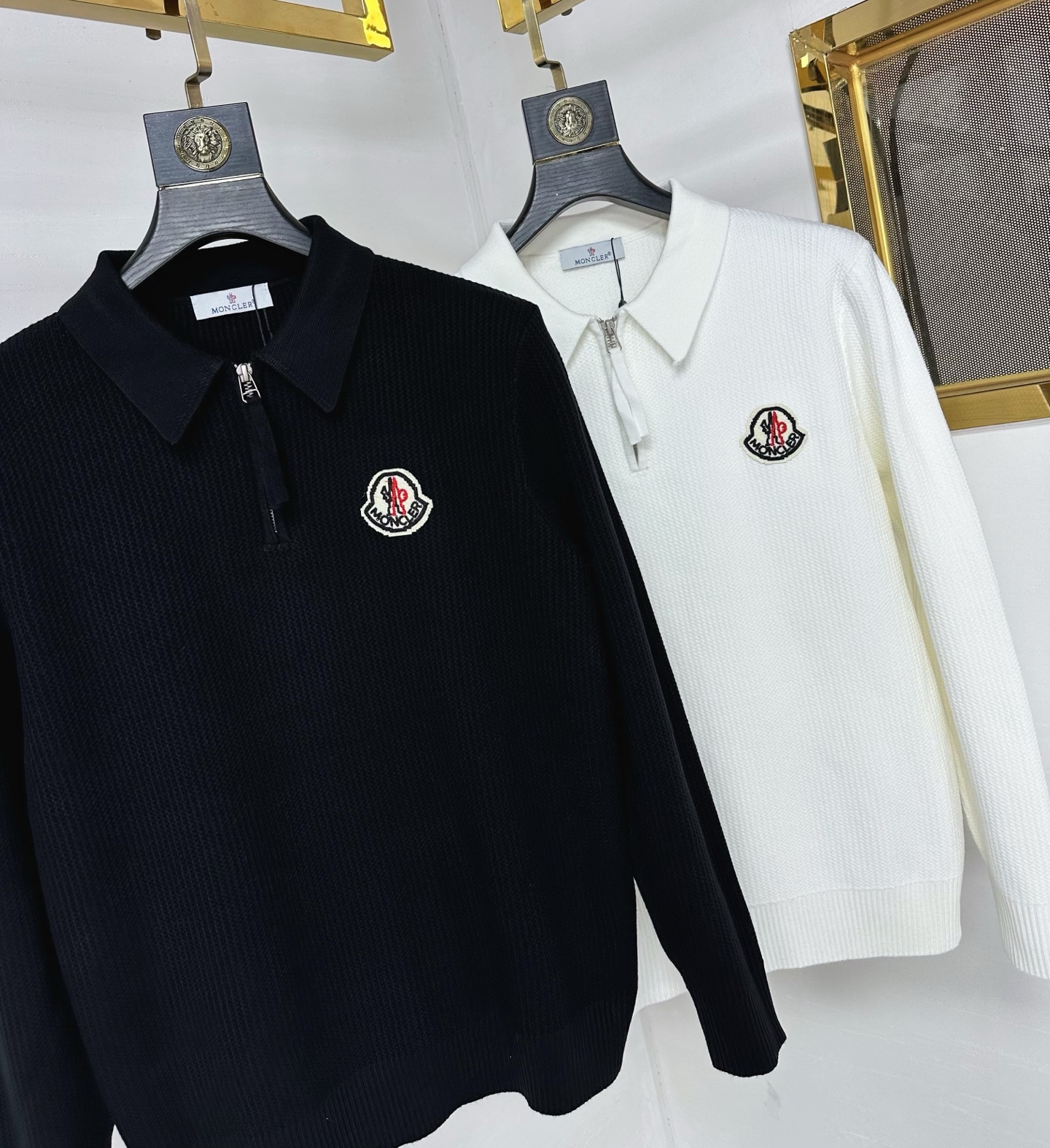 MON 2025SS秋冬新款半开衫翻领毛衣，专柜同步发售，采用羊毛混纺针织衫毛衣，经典刺绣logo，客供