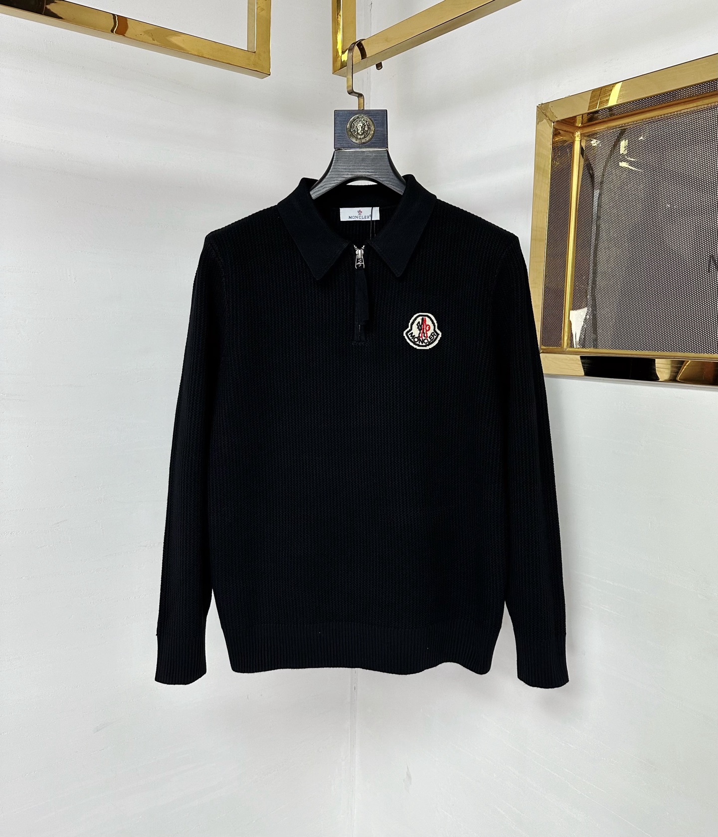 MON 2025SS秋冬新款半开衫翻领毛衣，专柜同步发售，采用羊毛混纺针织衫毛衣，经典刺绣logo，客供