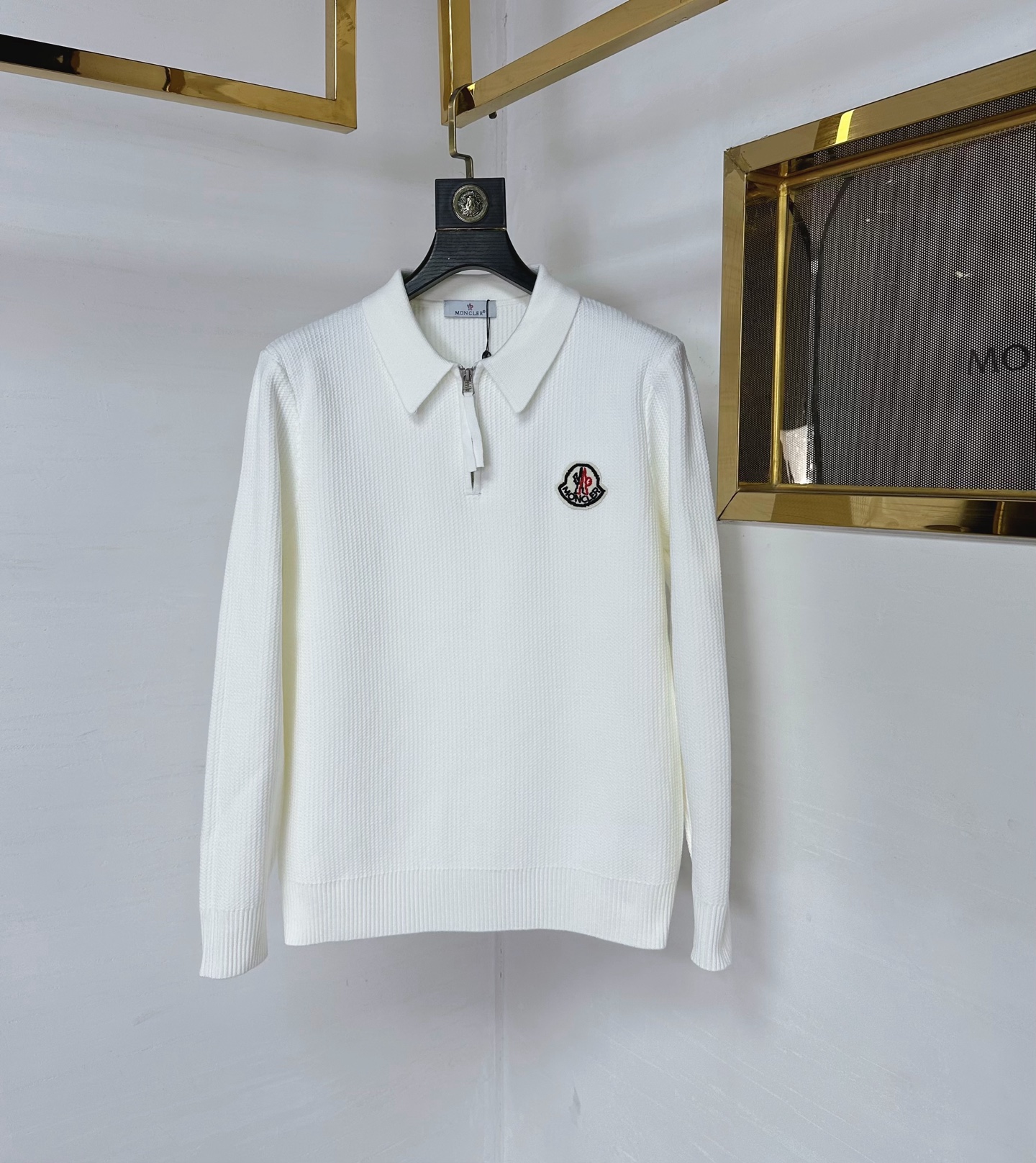 MON 2025SS秋冬新款半开衫翻领毛衣，专柜同步发售，采用羊毛混纺针织衫毛衣，经典刺绣logo，客供