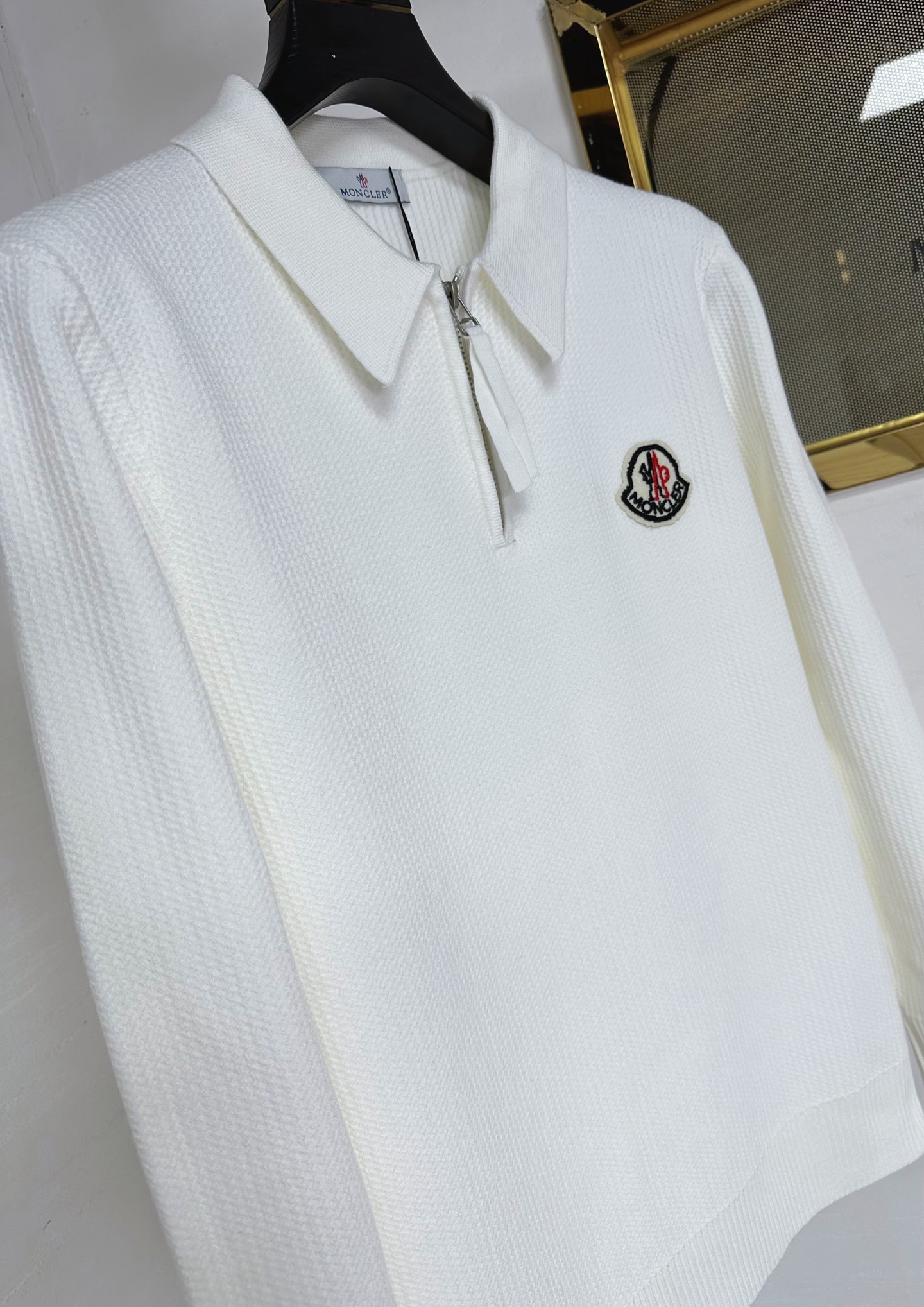 MON 2025SS秋冬新款半开衫翻领毛衣，专柜同步发售，采用羊毛混纺针织衫毛衣，经典刺绣logo，客供