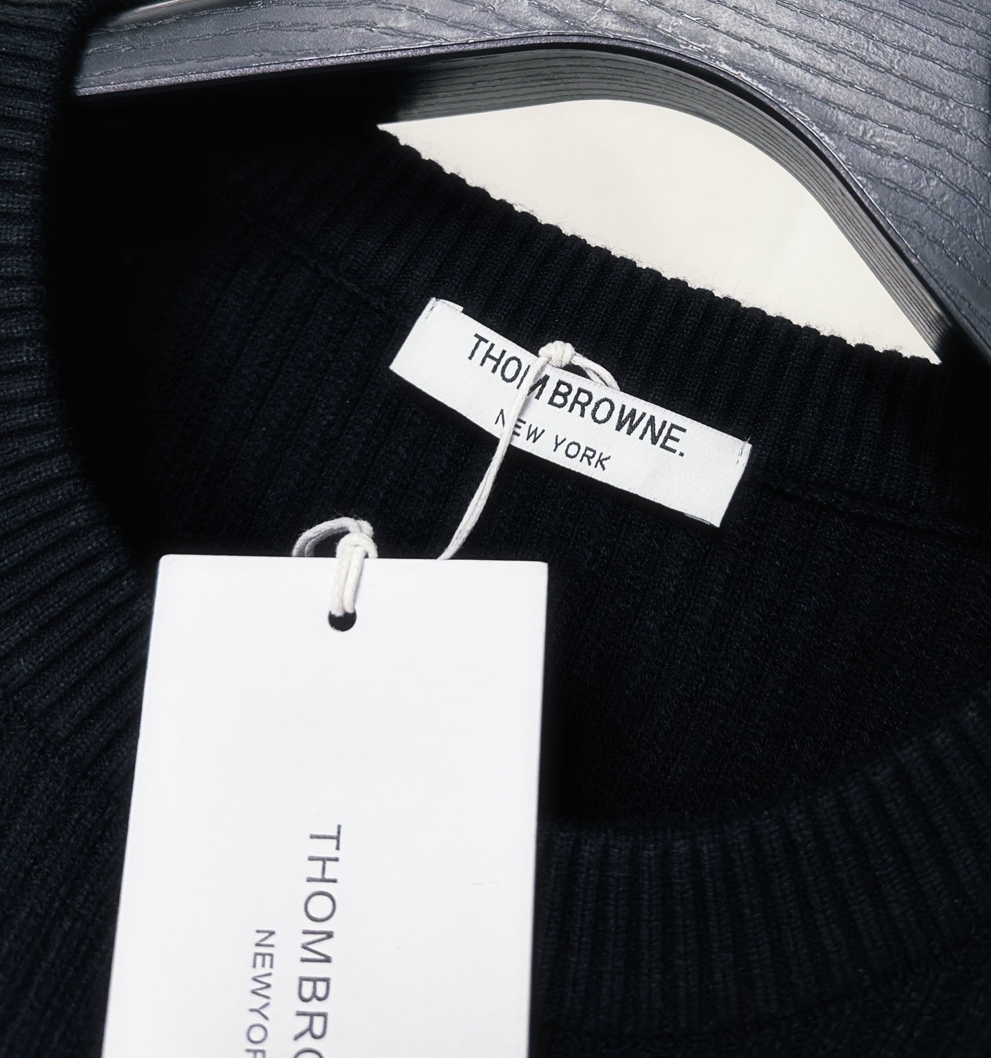 TB 2025SS秋冬新款开衫翻领毛衣，专柜同步发售，采用羊毛混纺针织衫毛衣，经典腊条狗刺绣logo➕四