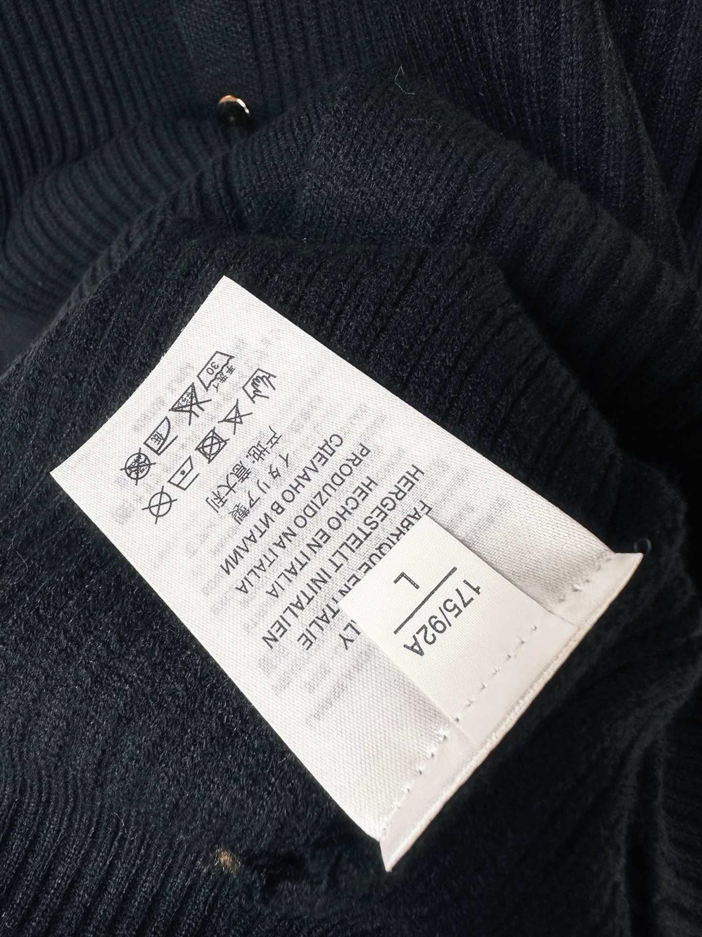 TB 2025SS秋冬新款开衫翻领毛衣，专柜同步发售，采用羊毛混纺针织衫毛衣，经典腊条狗刺绣logo➕四