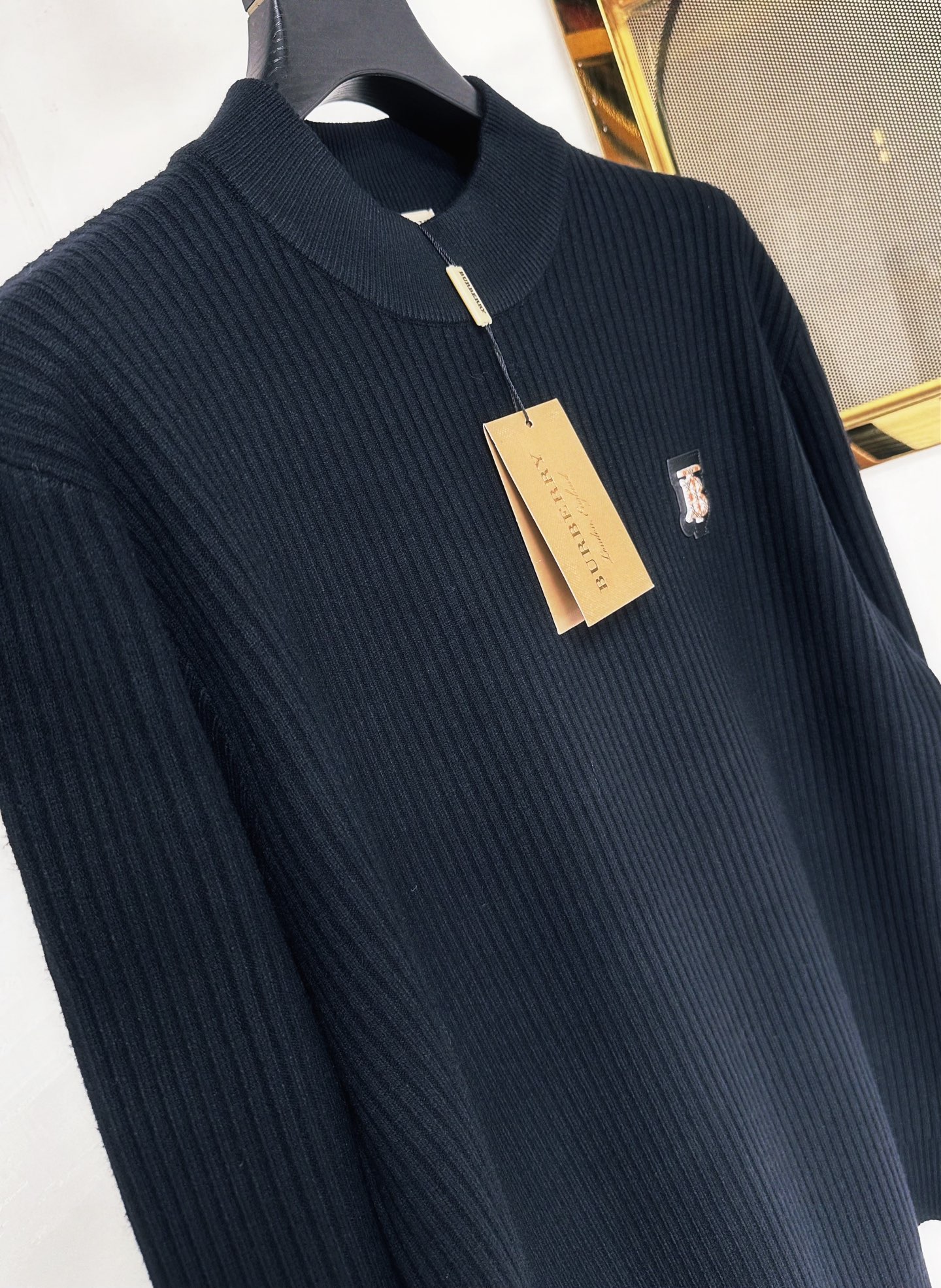 BBR 2025SS秋冬新款毛衣，专柜同步发售，采用羊毛混纺针织衫毛衣，经典格子TB五金logo，客供原