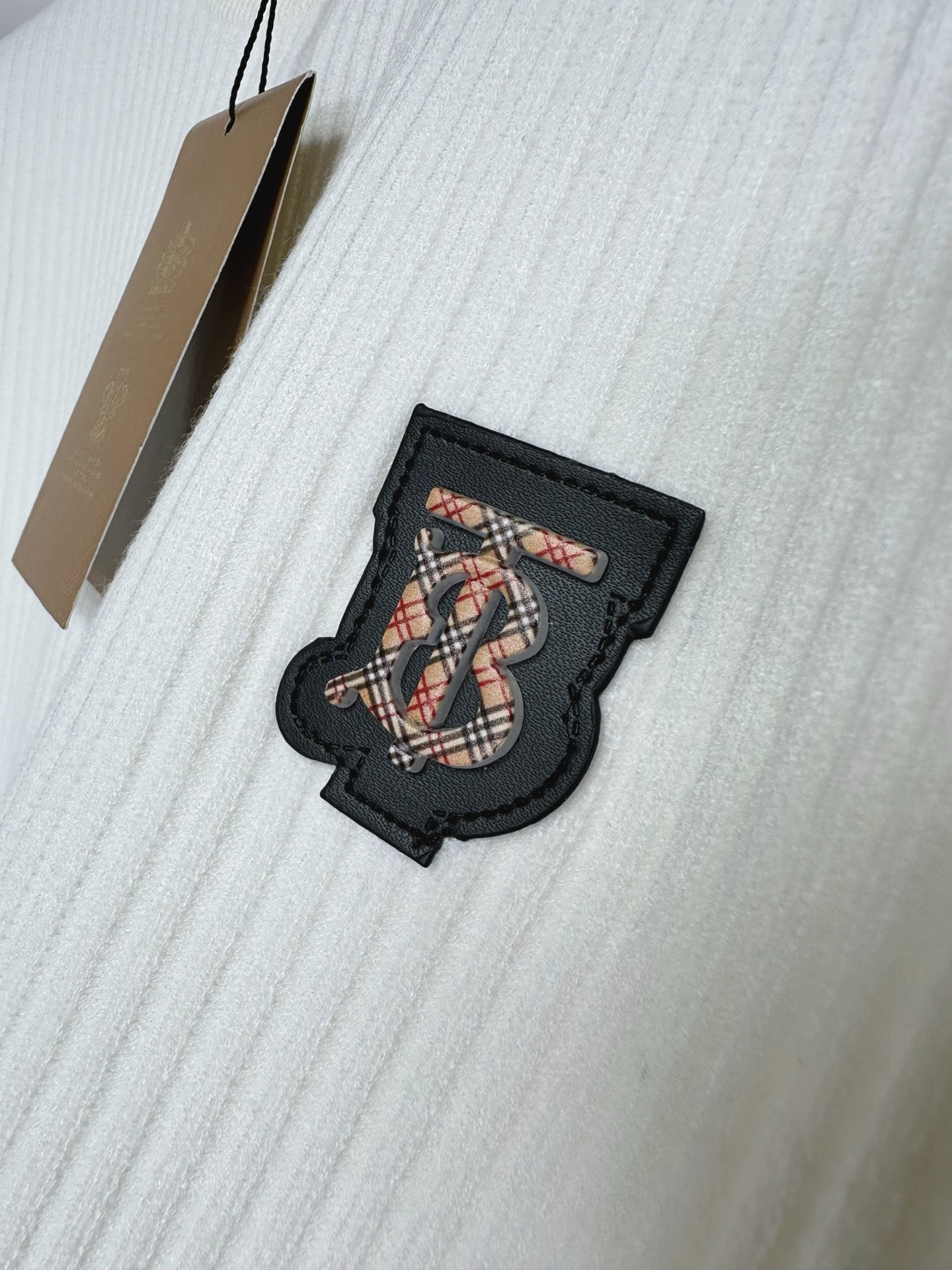 BBR 2025SS秋冬新款毛衣，专柜同步发售，采用羊毛混纺针织衫毛衣，经典格子TB五金logo，客供原