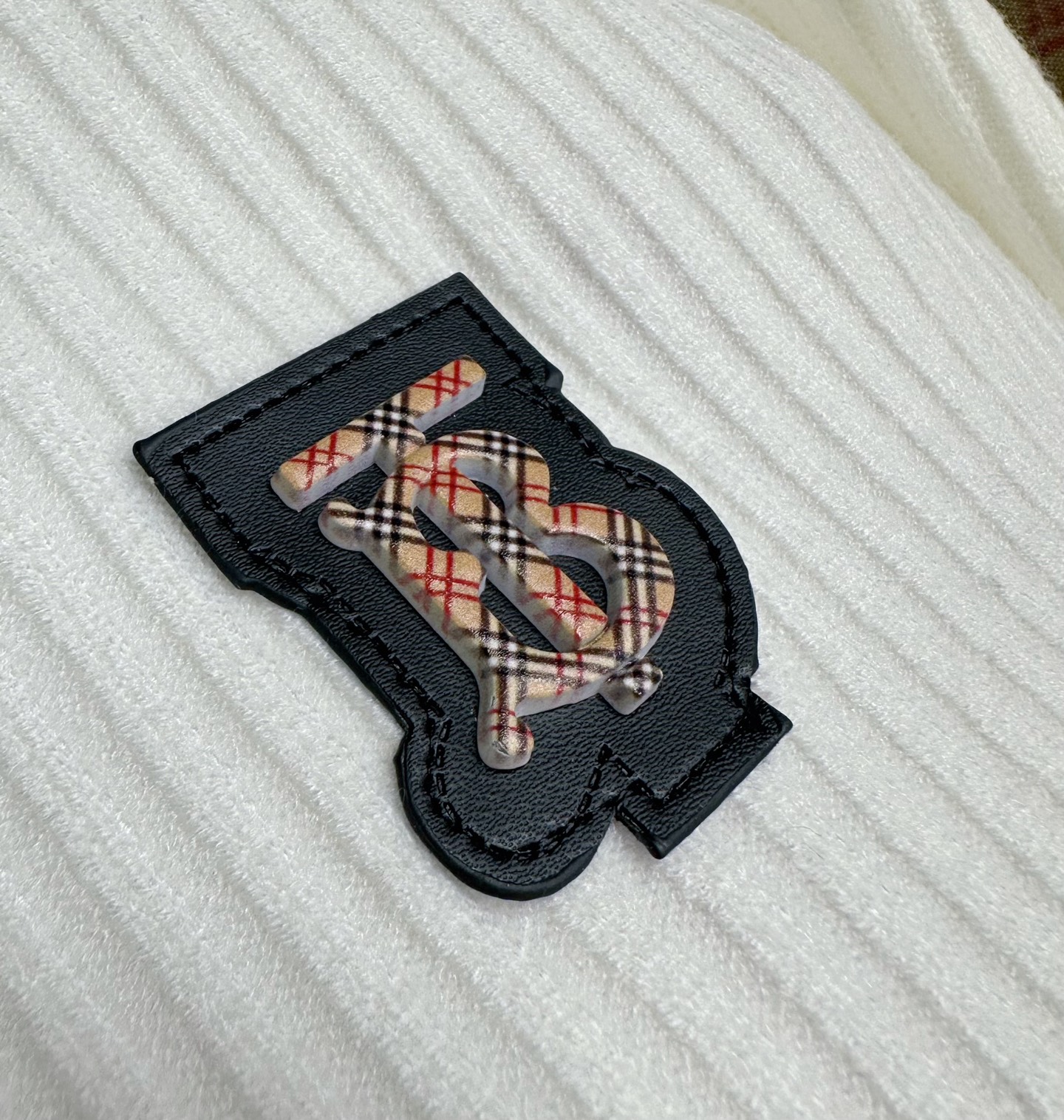 BBR 2025SS秋冬新款毛衣，专柜同步发售，采用羊毛混纺针织衫毛衣，经典格子TB五金logo，客供原