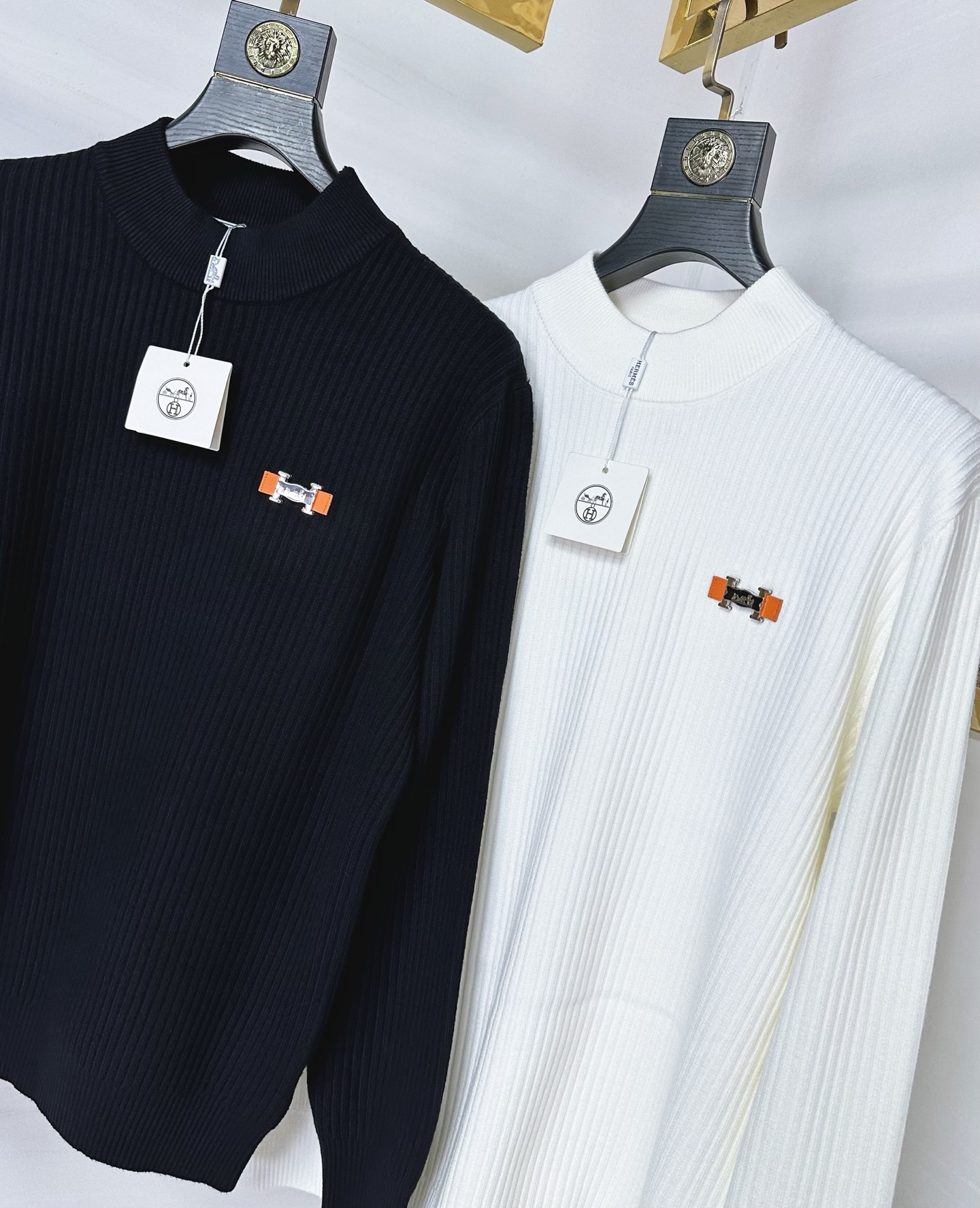 H 2025SS秋冬新款毛衣，专柜同步发售，采用羊毛混纺针织衫毛衣，经典橙色H马车logo，五金logo