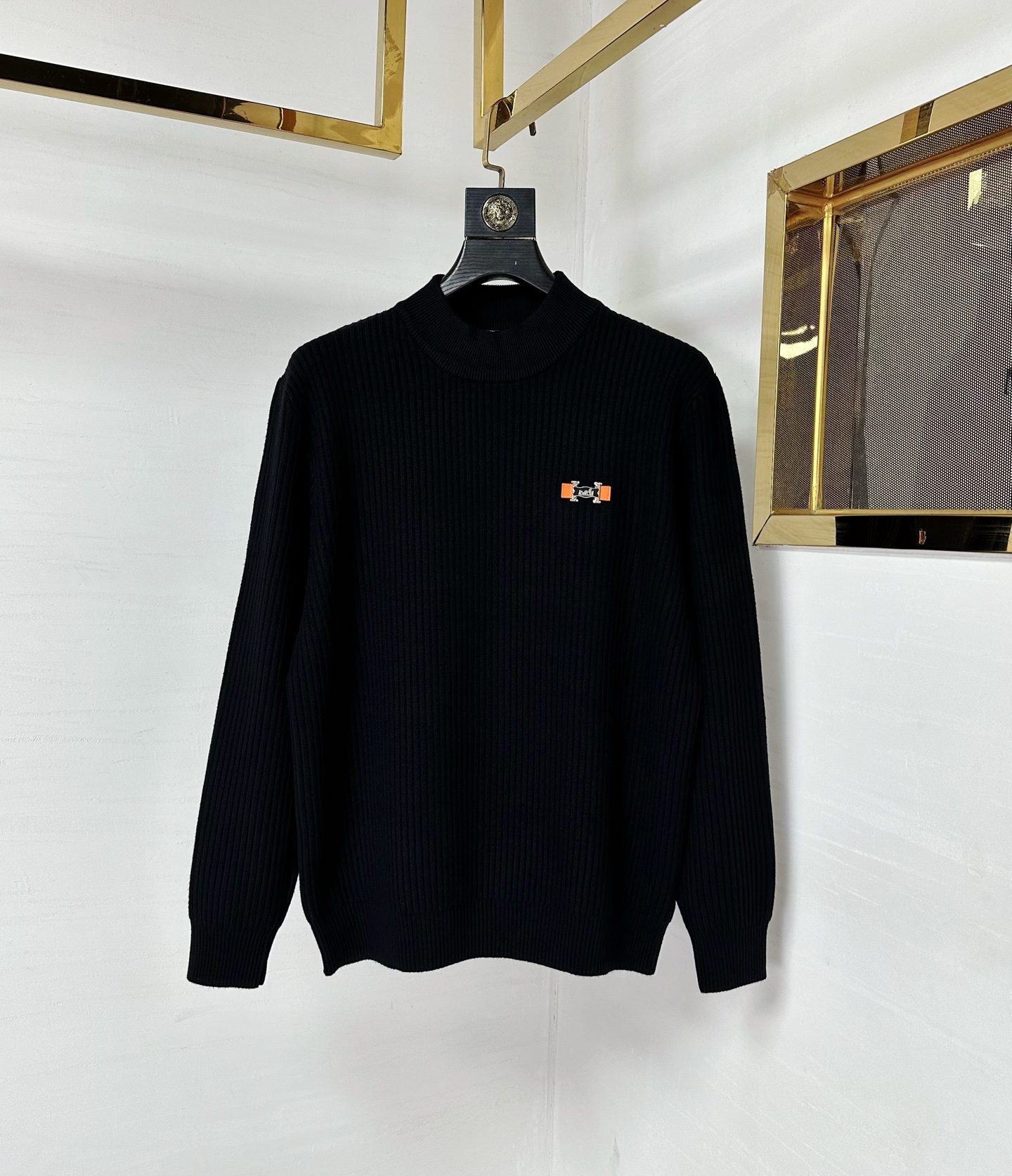 H 2025SS秋冬新款毛衣，专柜同步发售，采用羊毛混纺针织衫毛衣，经典橙色H马车logo，五金logo