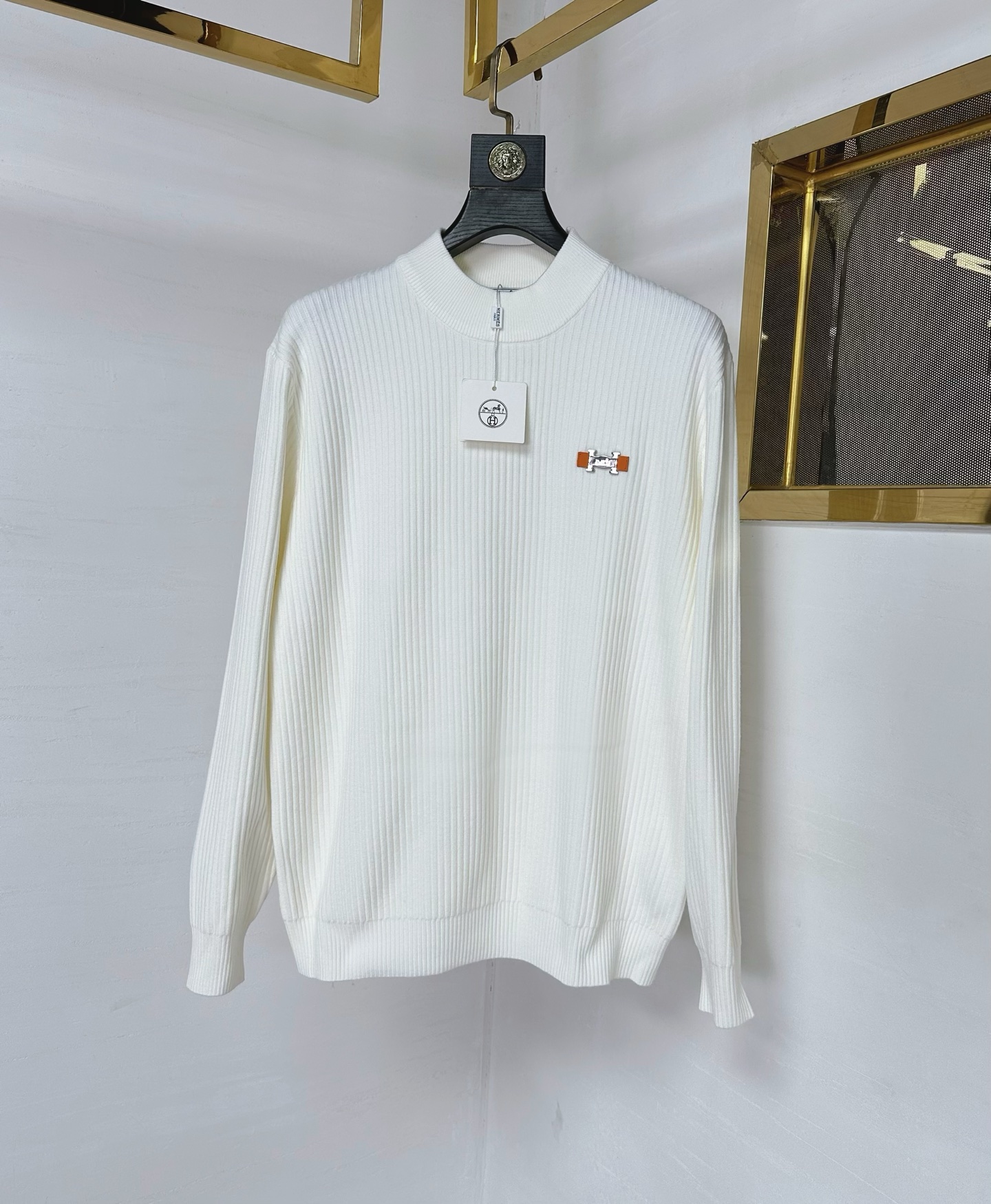 H 2025SS秋冬新款毛衣，专柜同步发售，采用羊毛混纺针织衫毛衣，经典橙色H马车logo，五金logo