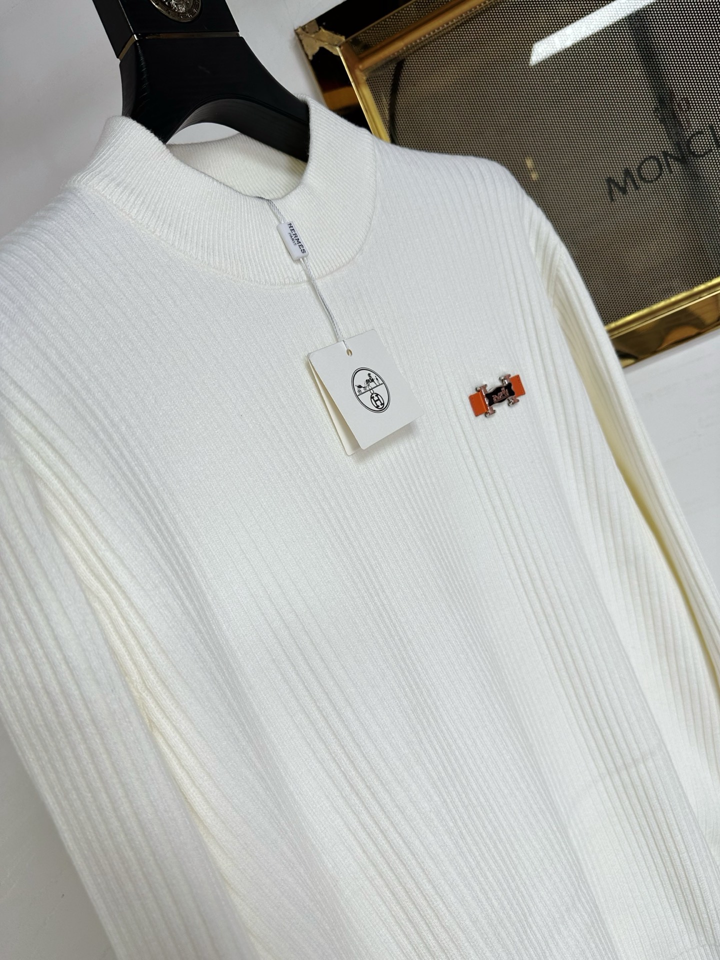 H 2025SS秋冬新款毛衣，专柜同步发售，采用羊毛混纺针织衫毛衣，经典橙色H马车logo，五金logo