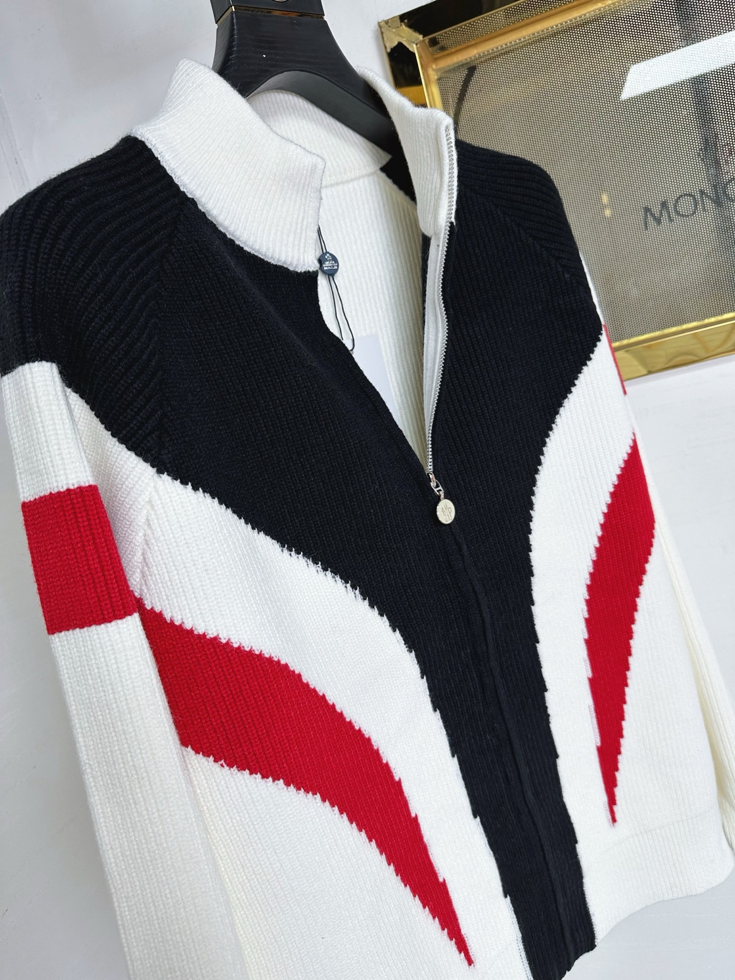 MON 2025Ss秋冬新款男女同款高克重针织开衫，配色标识条纹工艺设计！钩织标识条纹修饰，设计经典配色