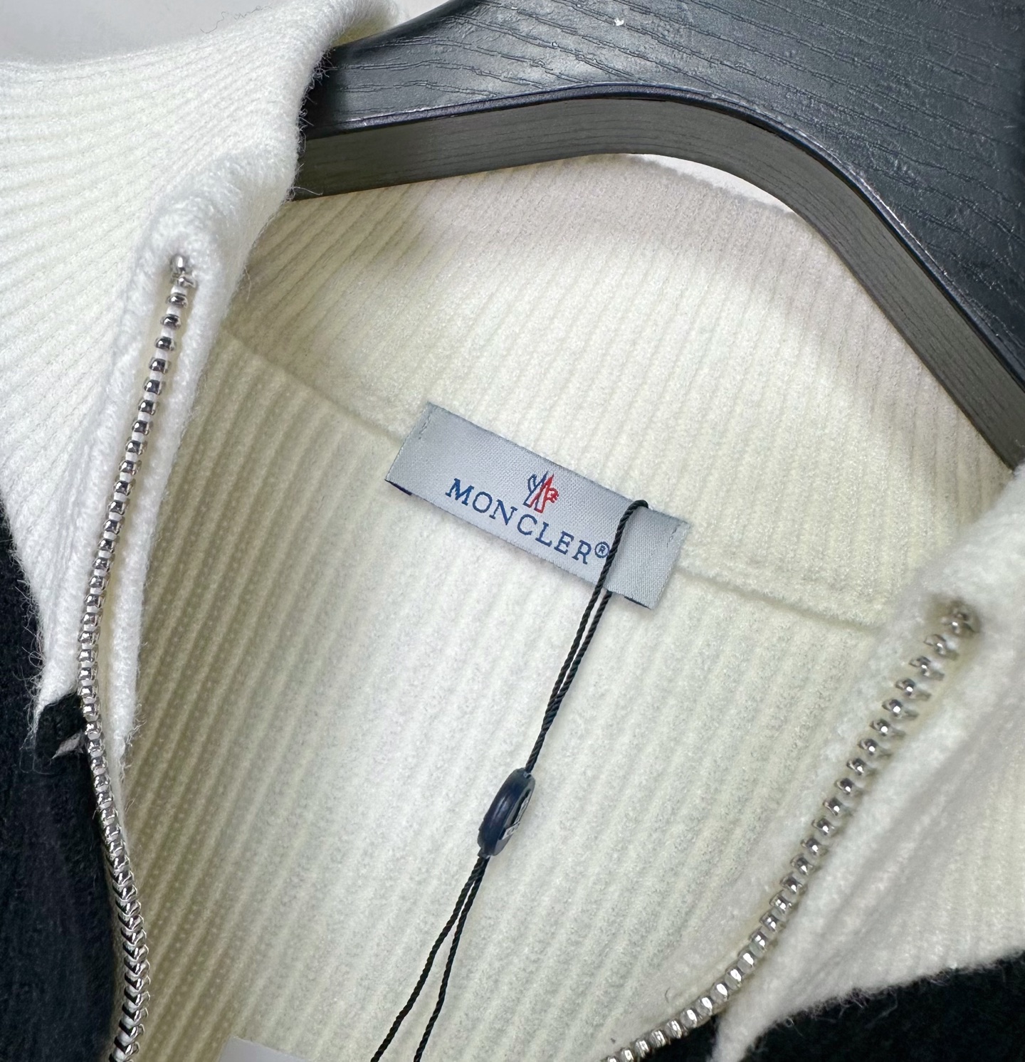 MON 2025Ss秋冬新款男女同款高克重针织开衫，配色标识条纹工艺设计！钩织标识条纹修饰，设计经典配色