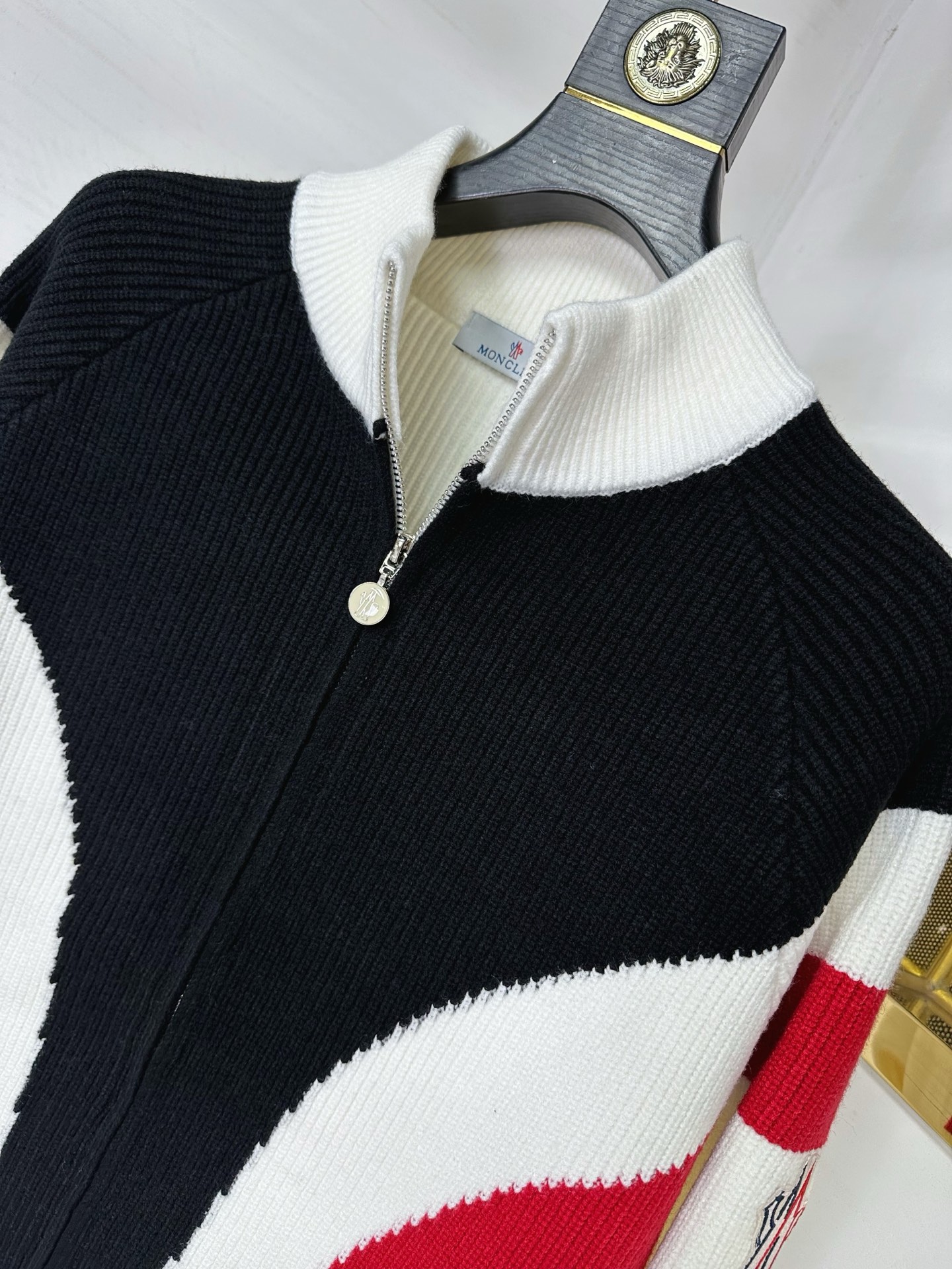 MON 2025Ss秋冬新款男女同款高克重针织开衫，配色标识条纹工艺设计！钩织标识条纹修饰，设计经典配色