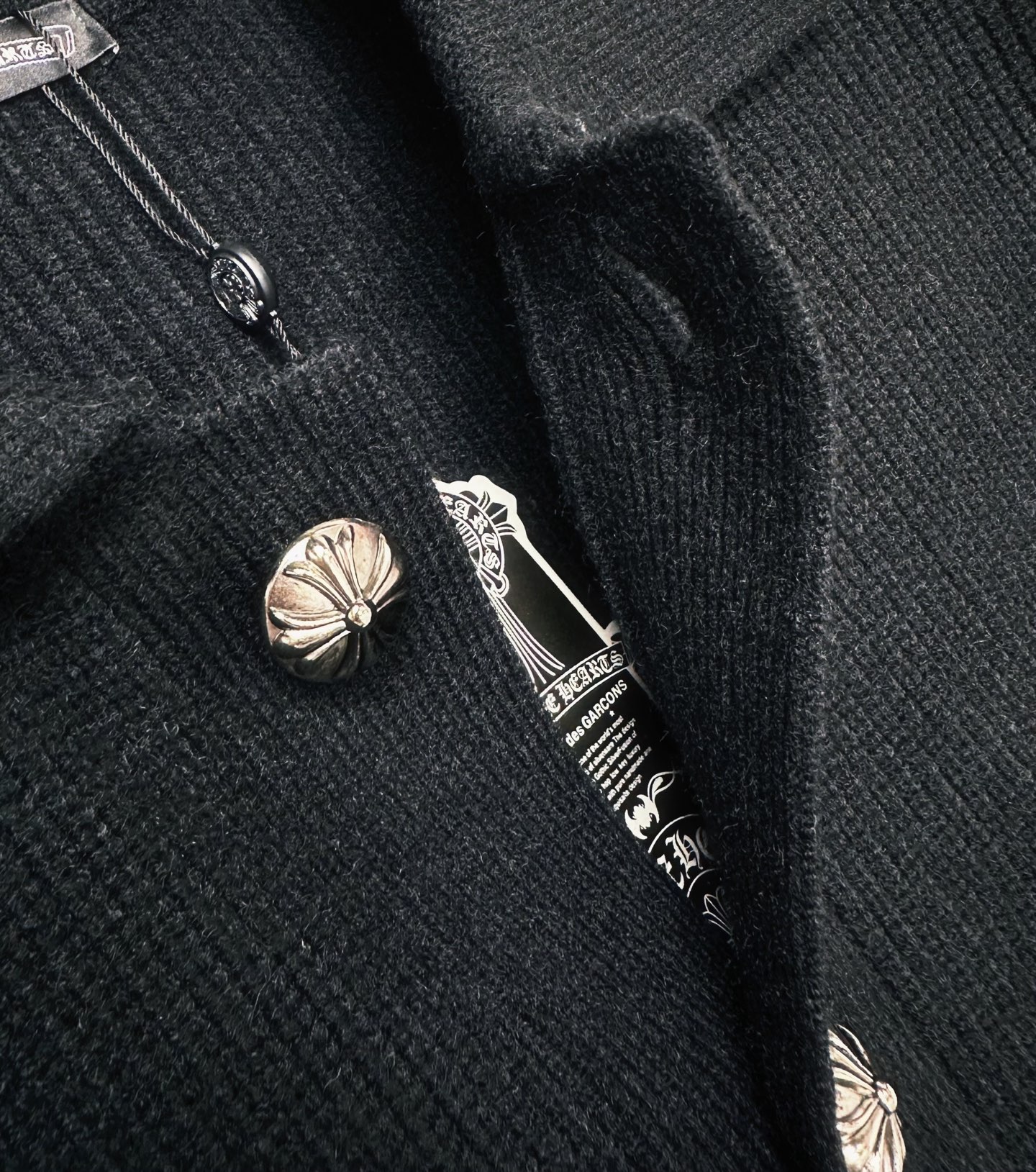 CH 2025Ss秋冬新款男女同款高克重针织开衫，配色标识条纹工艺设计！钩织标识条纹修饰，设计经典配色钩