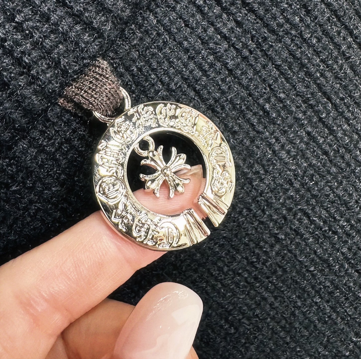 CH 2025Ss秋冬新款男女同款高克重针织开衫，配色标识条纹工艺设计！钩织标识条纹修饰，设计经典配色钩