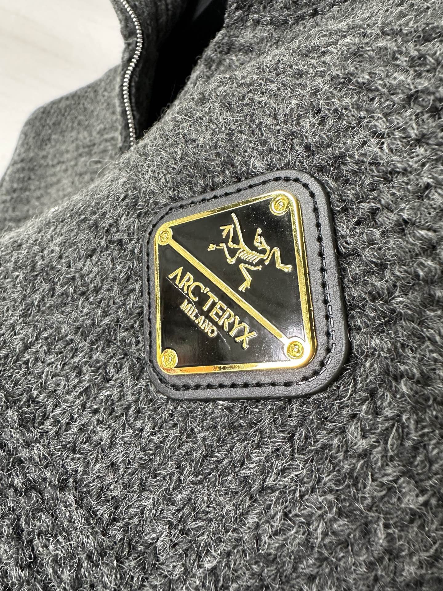 ARC 2025Ss秋冬新款男女同款高克重针织开衫，配色标识条纹工艺设计！钩织标识条纹修饰，设计经典配色