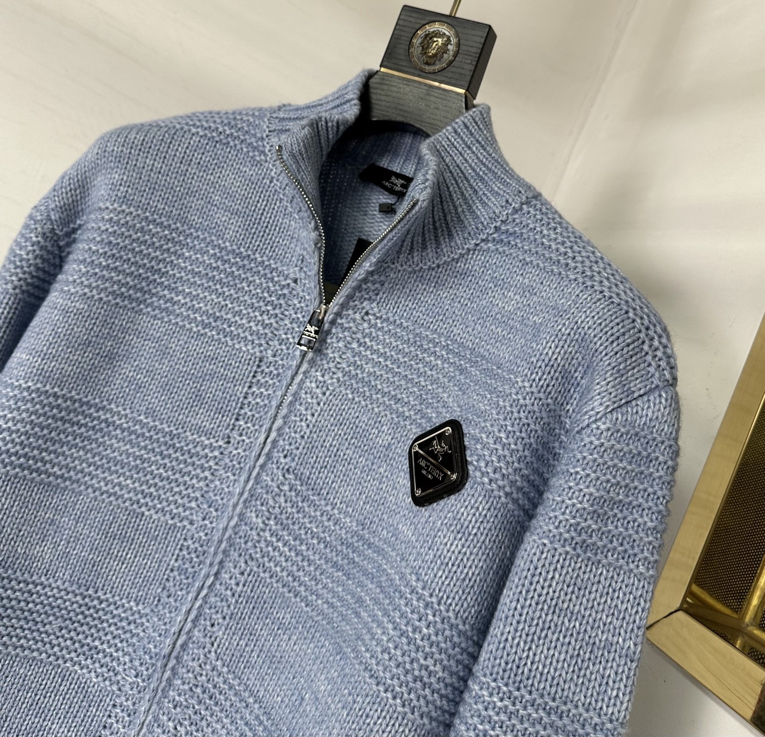 ARC 2025Ss秋冬新款男女同款高克重针织开衫，配色标识条纹工艺设计！钩织标识条纹修饰，设计经典配色