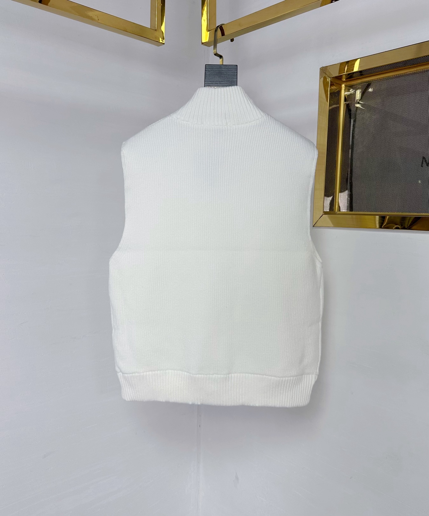 ARC 2025Ss秋冬新款男女同款高克重针织马甲，配色标识条纹工艺设计！钩织标识条纹修饰，设计经典配色