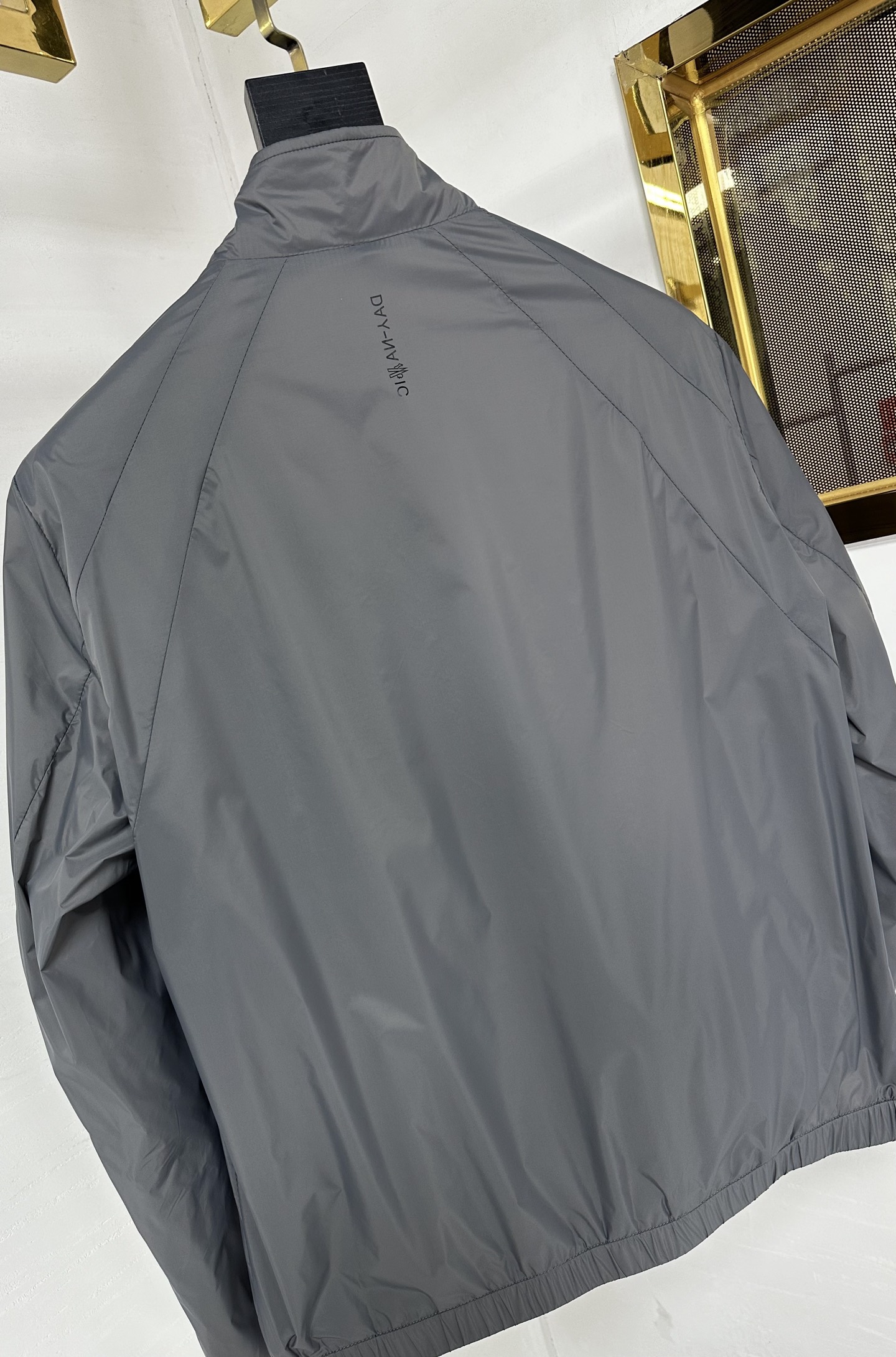 MON 2025秋冬新款🆕薄棉夹克 原版1:1订制五金配件全进口原版定制 欢迎专柜对比 超柔软 超级重工