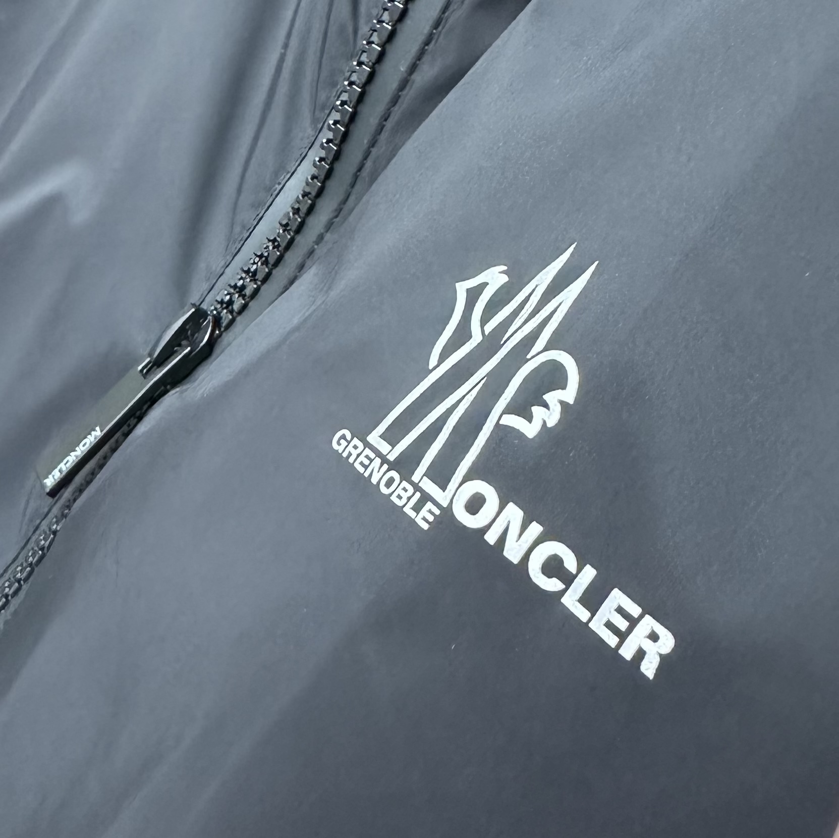 MON 2025秋冬新款🆕薄棉夹克 原版1:1订制五金配件全进口原版定制 欢迎专柜对比 超柔软 超级重工