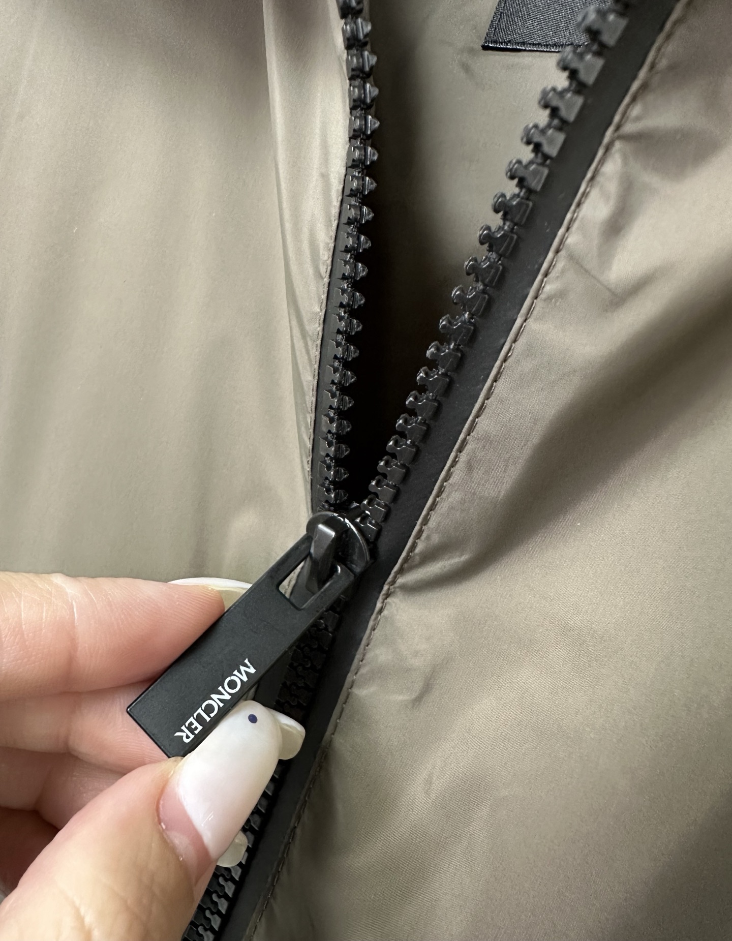 MON 2025秋冬新款🆕薄棉夹克 原版1:1订制五金配件全进口原版定制 欢迎专柜对比 超柔软 超级重工