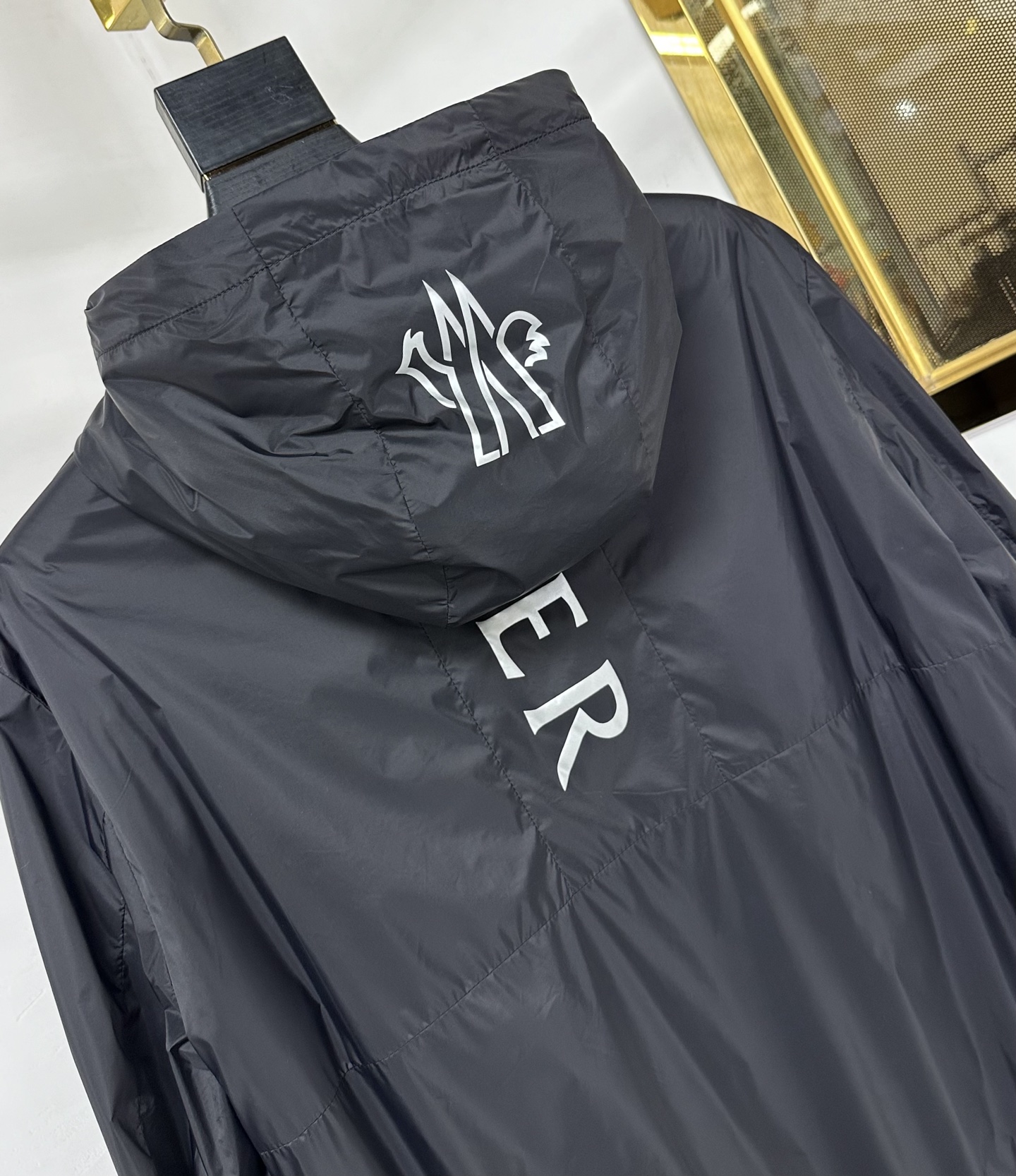 MON 2025秋冬新款🆕薄棉夹克 原版1:1订制五金配件全进口原版定制 欢迎专柜对比 超柔软 超级重工