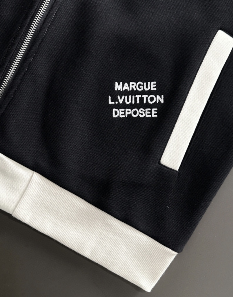 1V 25SS秋冬新款重磅推出男士卫衣开衫外套，定制时尚刺绣提花logo，简约大气设计，立体感十足。个性