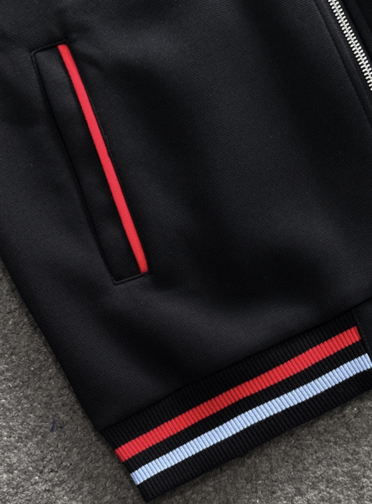 AlO 25SS秋冬新款重磅推出男士卫衣开衫外套，定制时尚刺绣提花logo，简约大气设计，立体感十足。个