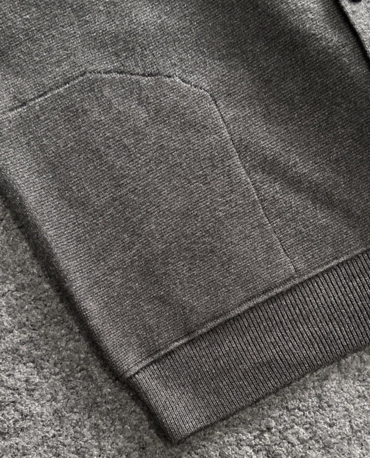 MIU MIU 2025秋冬最新品，专柜同步有售，原单狠货，时尚休闲针织开衫毛衣，上身舒适！吸睛而有亮点