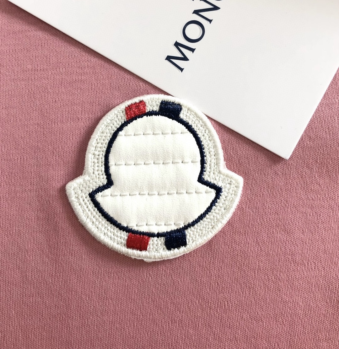 MON 2026春夏新款首发专柜最新款短袖圆领T恤 高端订制 设计前卫时尚！品牌logo重工艺设计 液氨