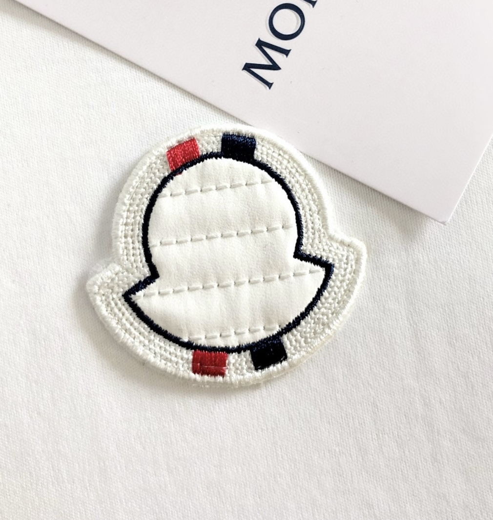 MON 2026春夏新款首发专柜最新款短袖圆领T恤 高端订制 设计前卫时尚！品牌logo重工艺设计 液氨