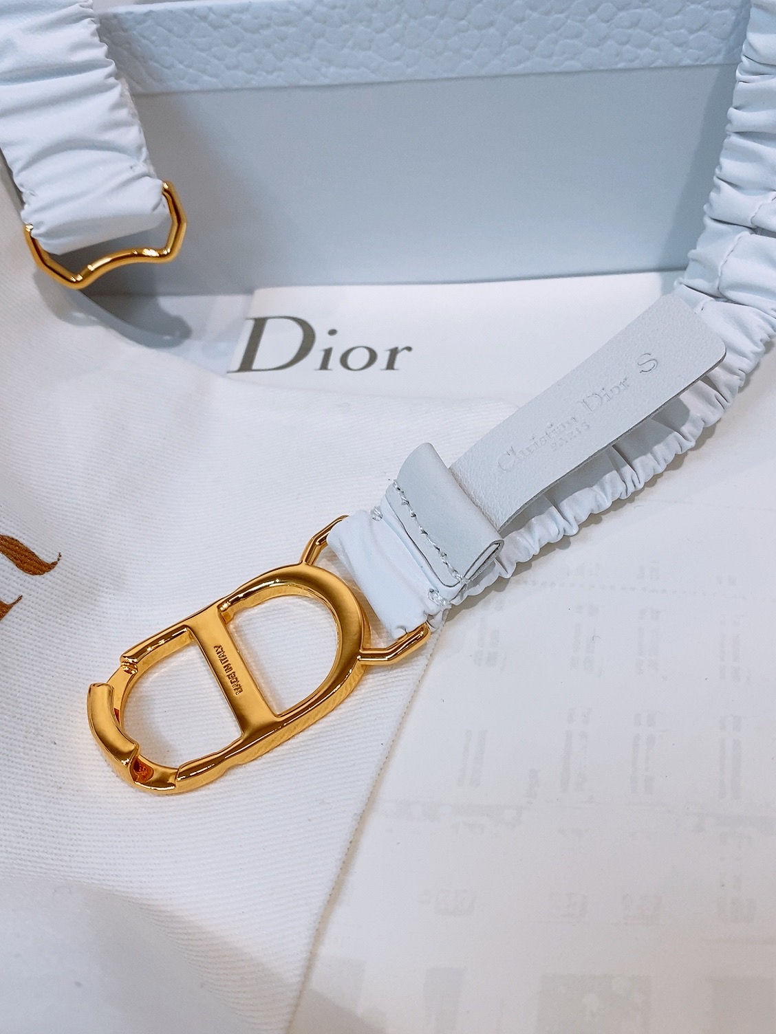 -Dior 经典简约腰带 黑色小羊皮材质 柔软有弹性 贴合腰身超舒适 双C标志搭配彩色水钻
