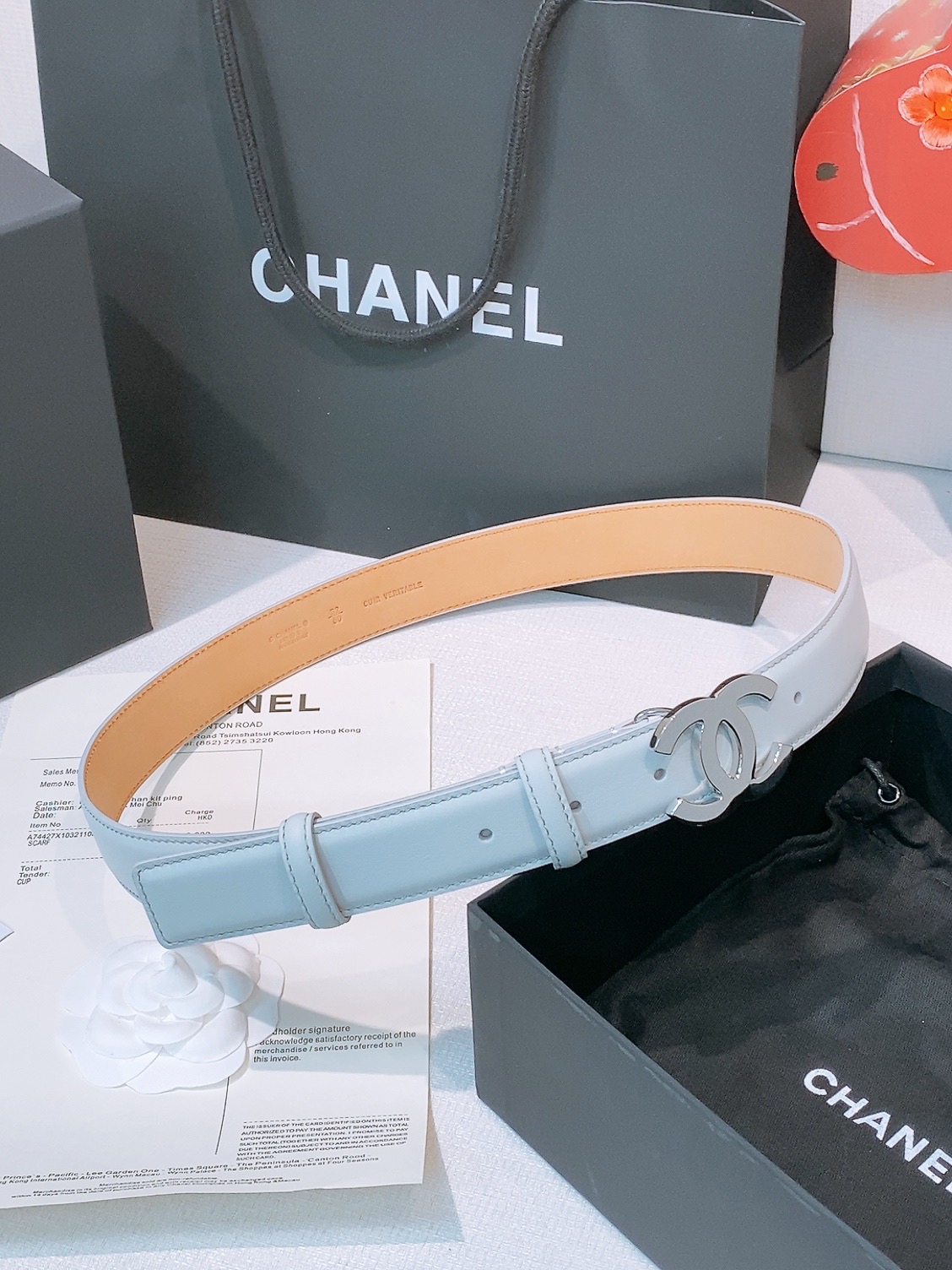 NO:924695,chanel Xiangjia women's belt Xiangjia's new women's belt, versatile goddess accessories, letter CC buckle, brass gold metal, durable and non-fading, the belt is made of patent leather crocodile pattern calfskin, tree paste cowhide bottom, the leather is soft and delicate, feels good, and the details are in place. Width 3.0cm, belt, chanel, chanel, cowhide19860909chanel 香家女士腰带 香家新款女士皮带,百搭女神配饰,字母CC扣,黄铜金色金属,耐用不掉色,带身采用漆皮面鳄鱼纹小牛皮,树膏牛皮底 皮质柔软 细腻,手感好,细节都很到位. 宽度3.0cm,皮带,chanel,chanel,cowhide,Belt