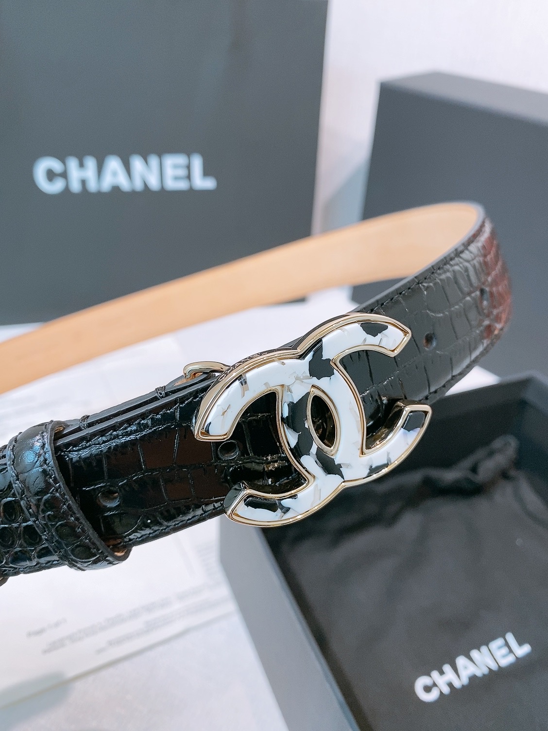 Chanel 宽度：𝟯 𝟬𝗰𝗺 香奈儿 CHANEL « 配全套 原包装 » 𝟐𝟔新款认图最新钢印 进口 小牛皮鳄鱼纹/+纯铜扣 开模对版正货钢印 细节完美一致
