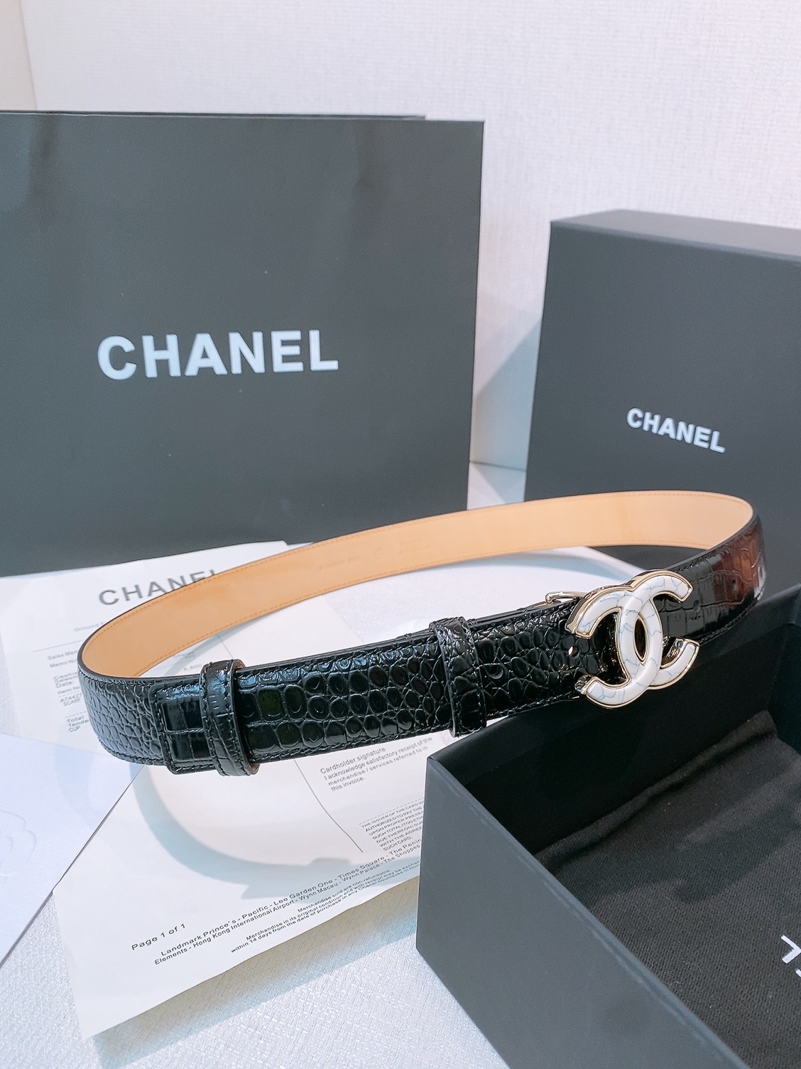 Chanel 宽度：𝟯 𝟬𝗰𝗺 香奈儿 CHANEL « 配全套 原包装 » 𝟐𝟔新款认图最新钢印 进口 小牛皮鳄鱼纹/+纯铜扣 开模对版正货钢印 细节完美一致