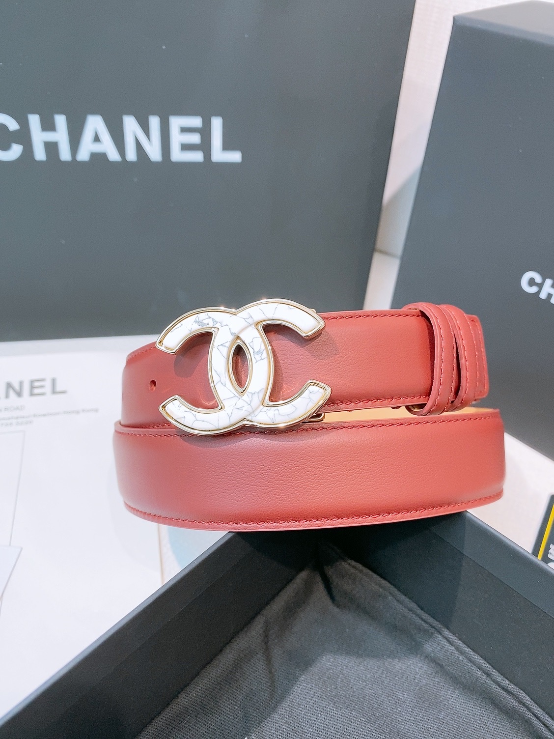 Chanel 宽度：𝟯 𝟬𝗰𝗺 香奈儿 CHANEL « 配全套 原包装 » 𝟐𝟔新款认图最新钢印 进口 小牛皮鳄鱼纹/+纯铜扣 开模对版正货钢印 细节完美一致