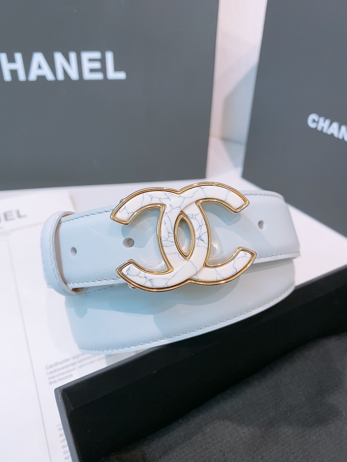 Chanel 宽度：𝟯 𝟬𝗰𝗺 香奈儿 CHANEL « 配全套 原包装 » 𝟐𝟔新款认图最新钢印 进口 小牛皮鳄鱼纹/+纯铜扣 开模对版正货钢印 细节完美一致