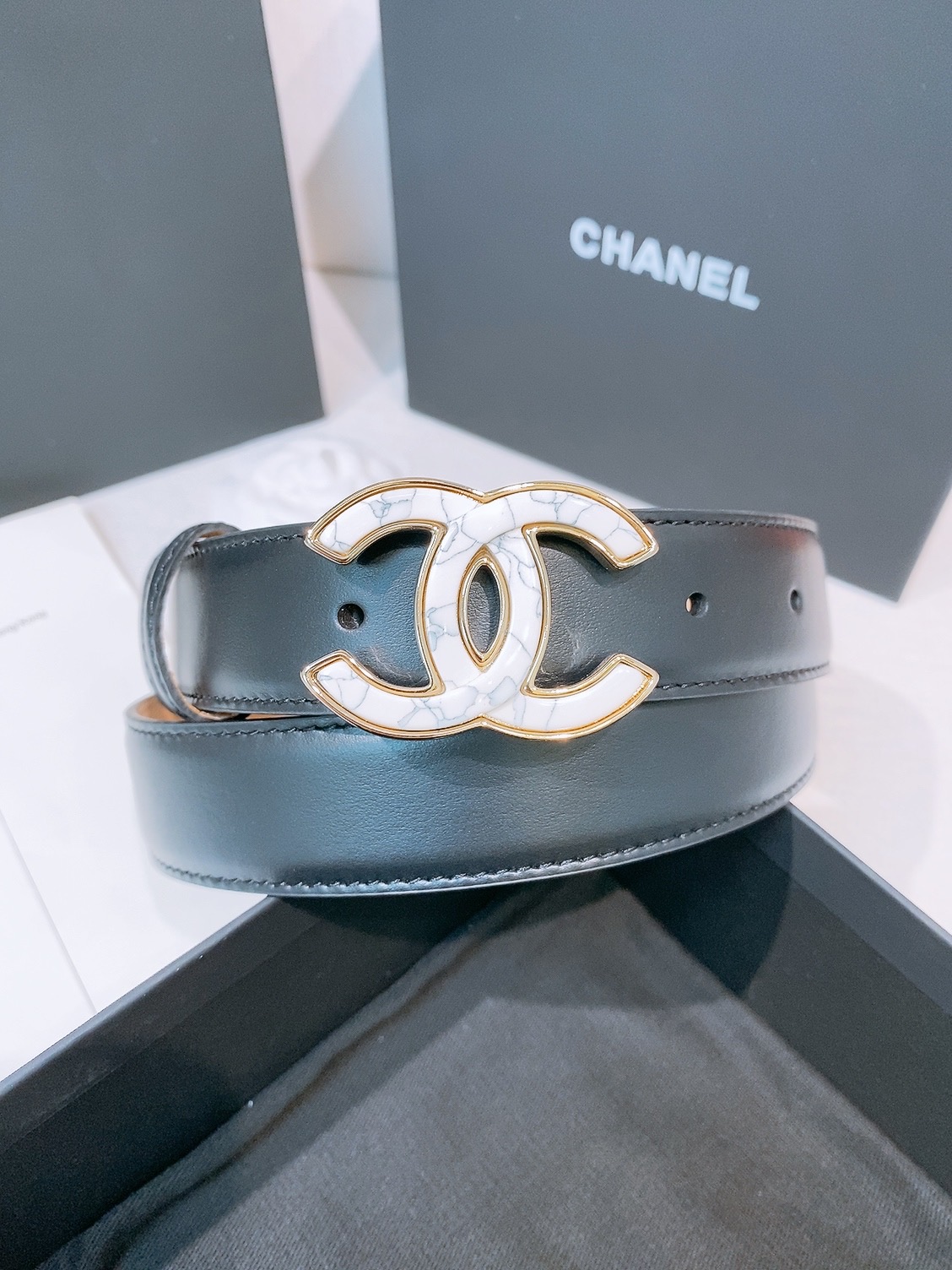 Chanel 宽度：𝟯 𝟬𝗰𝗺 香奈儿 CHANEL « 配全套 原包装 » 𝟐𝟔新款认图最新钢印 进口 小牛皮鳄鱼纹/+纯铜扣 开模对版正货钢印 细节完美一致