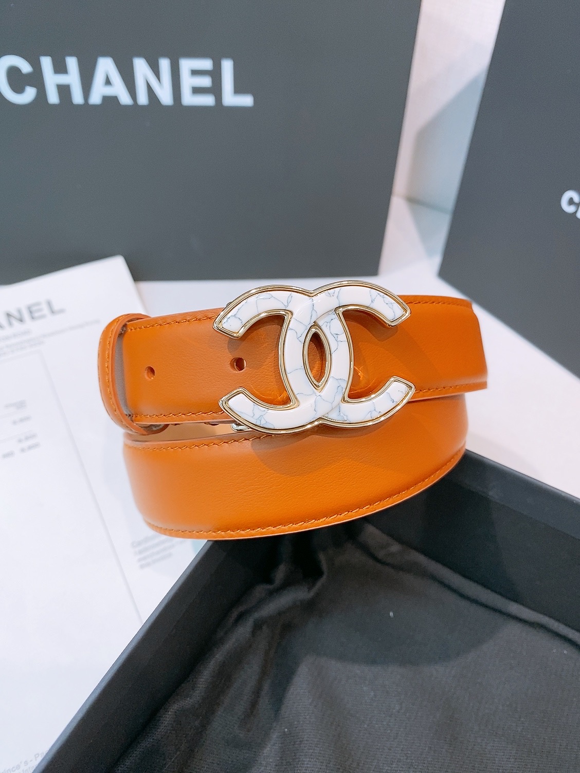 Chanel 宽度：𝟯 𝟬𝗰𝗺 香奈儿 CHANEL « 配全套 原包装 » 𝟐𝟔新款认图最新钢印 进口 小牛皮+纯铜扣 开模对版正货钢印 细节完美一致